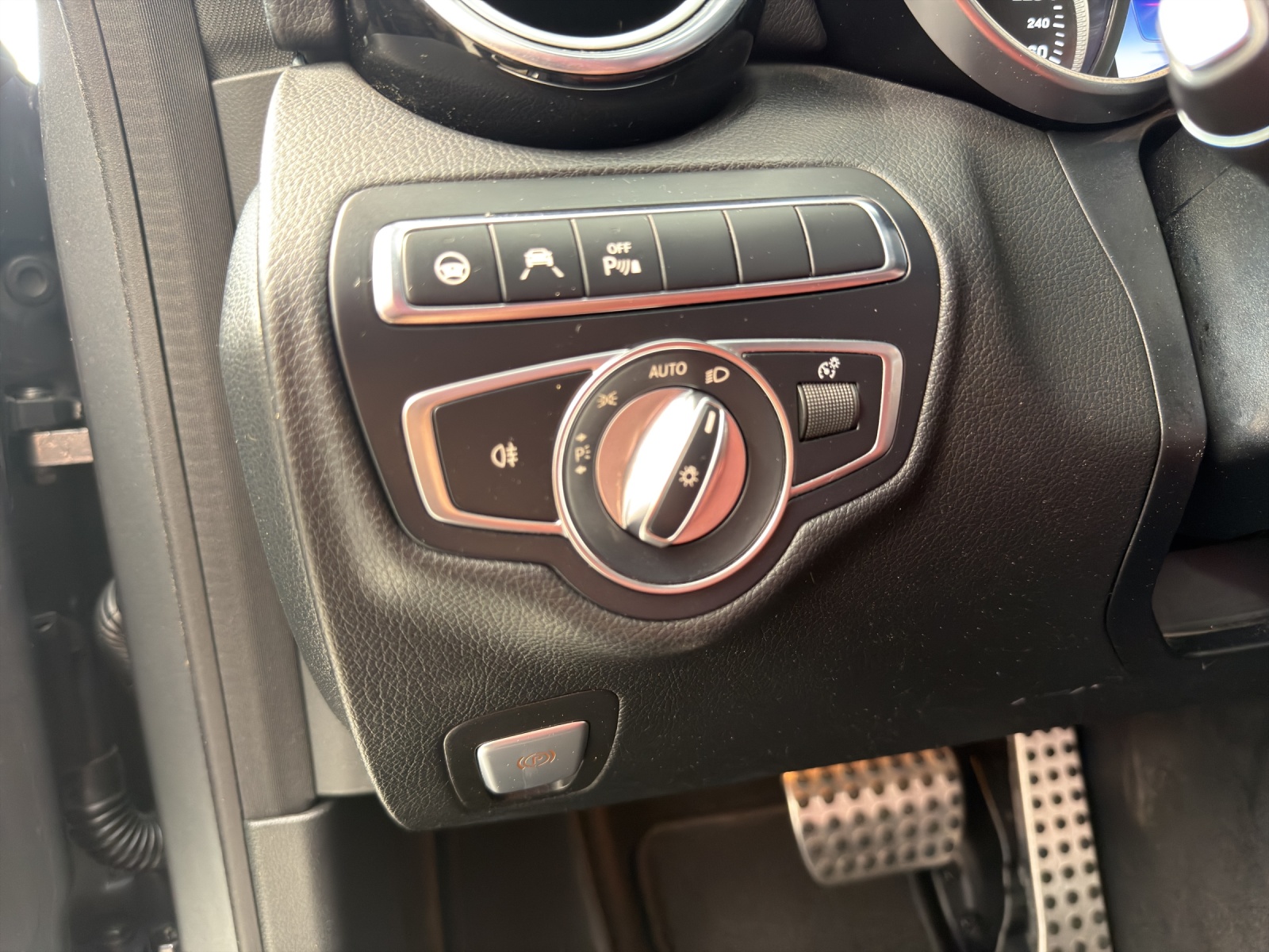 MERCEDES-BENZ C 200 AMG Line 4Matic-image-11