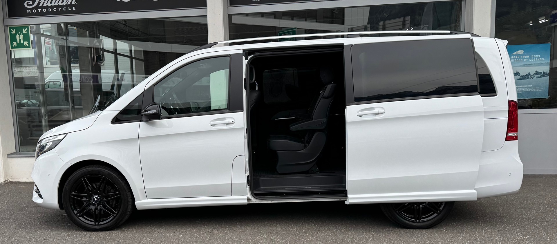 MERCEDES-BENZ V 250 d Swiss Edition lang 4Matic AMG Line-showroom-element-3