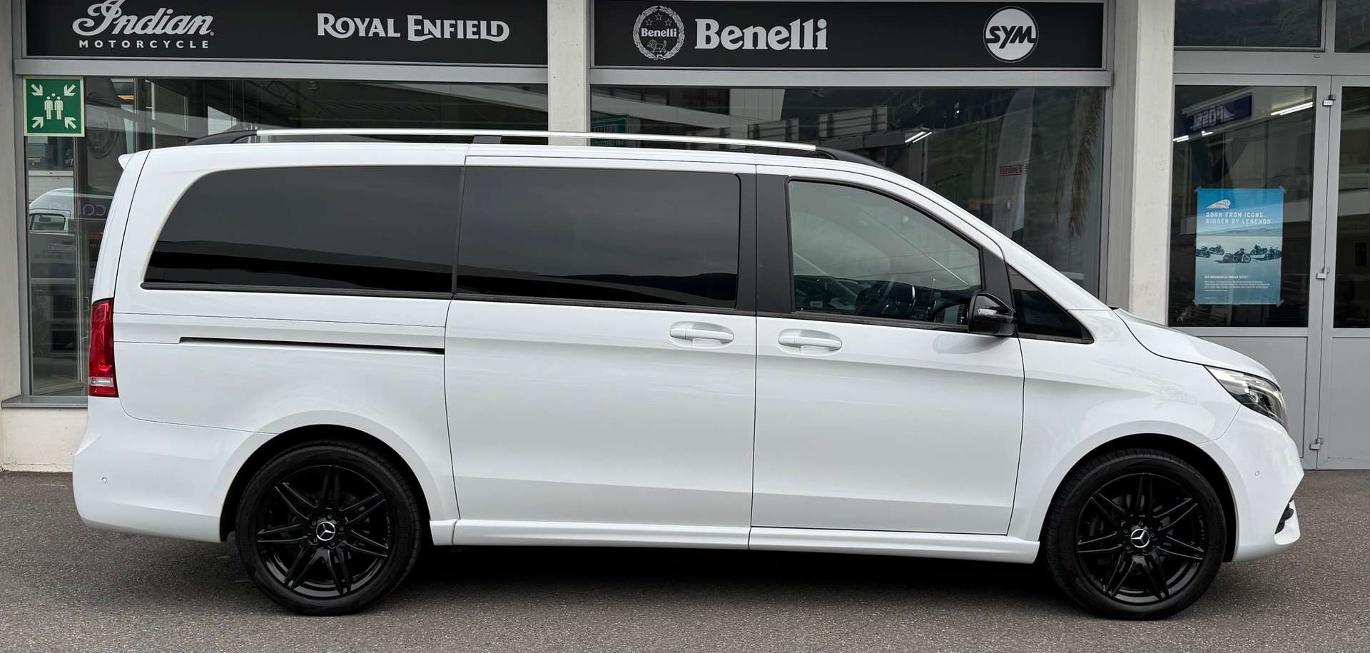 MERCEDES-BENZ V 250 d Swiss Edition lang 4Matic AMG Line-showroom-element-1