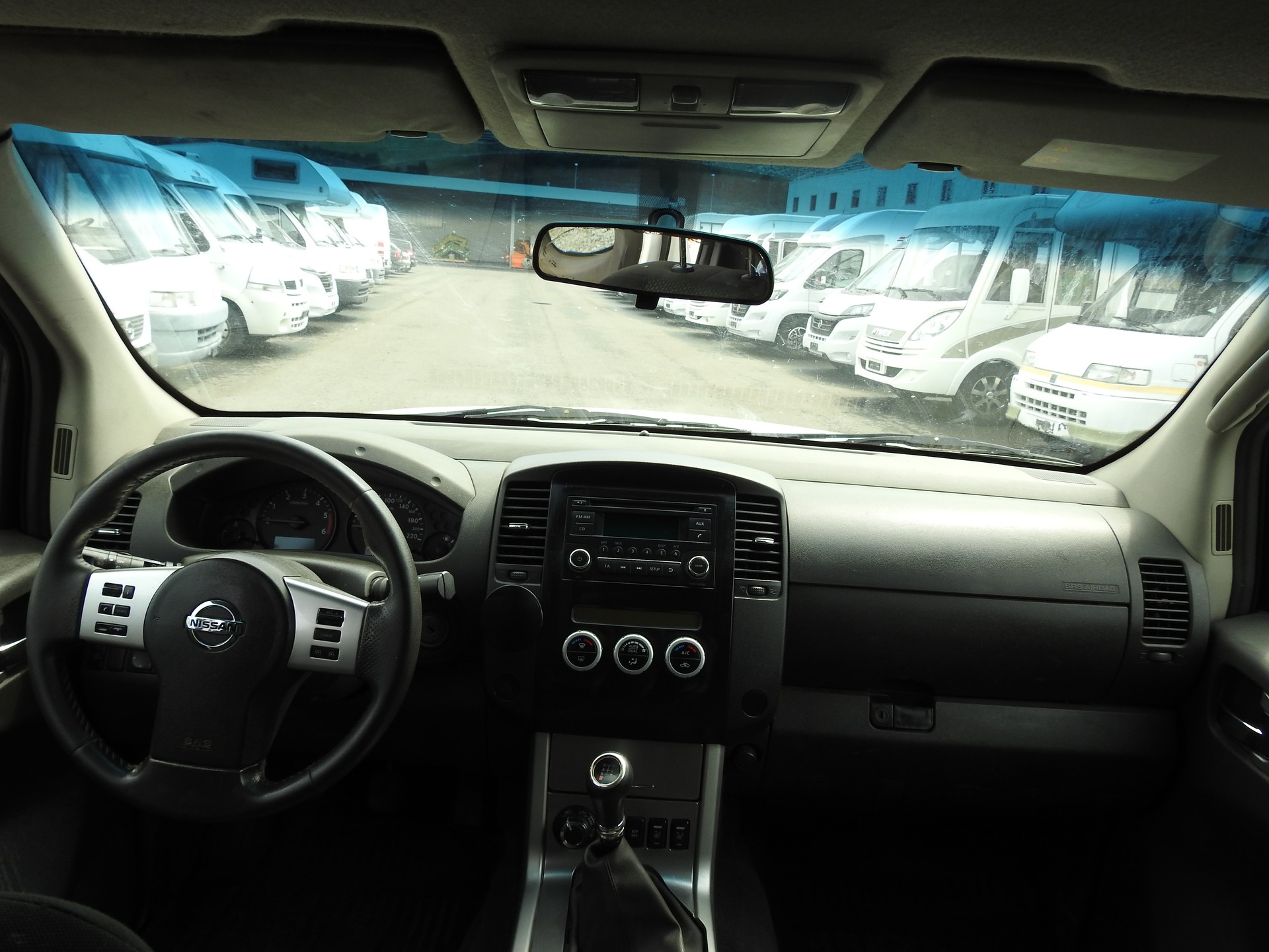 NISSAN Navara King Cab XE 2.5 dCi 4WD-image-15