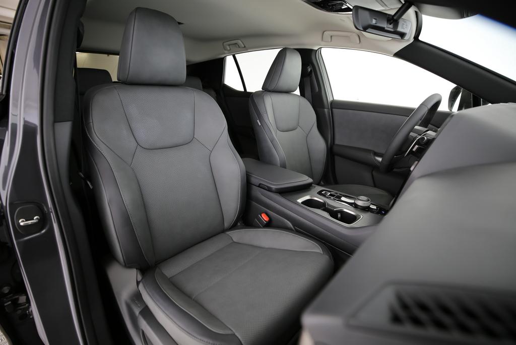 LEXUS RZ 450e Comfort-image-10