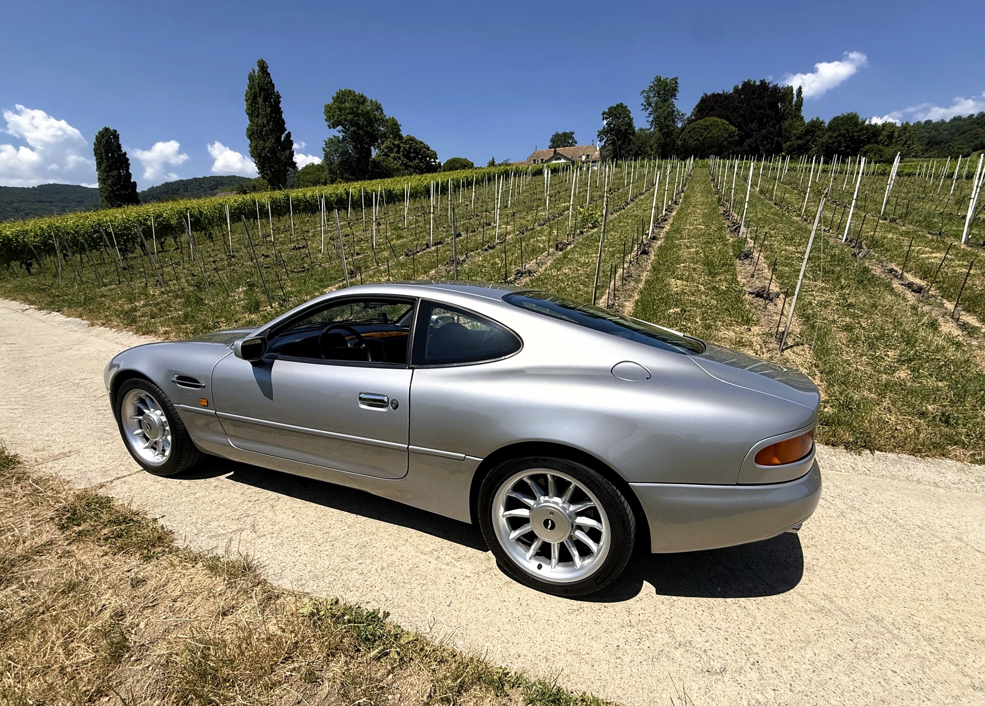 ASTON MARTIN DB7-showroom-element-2