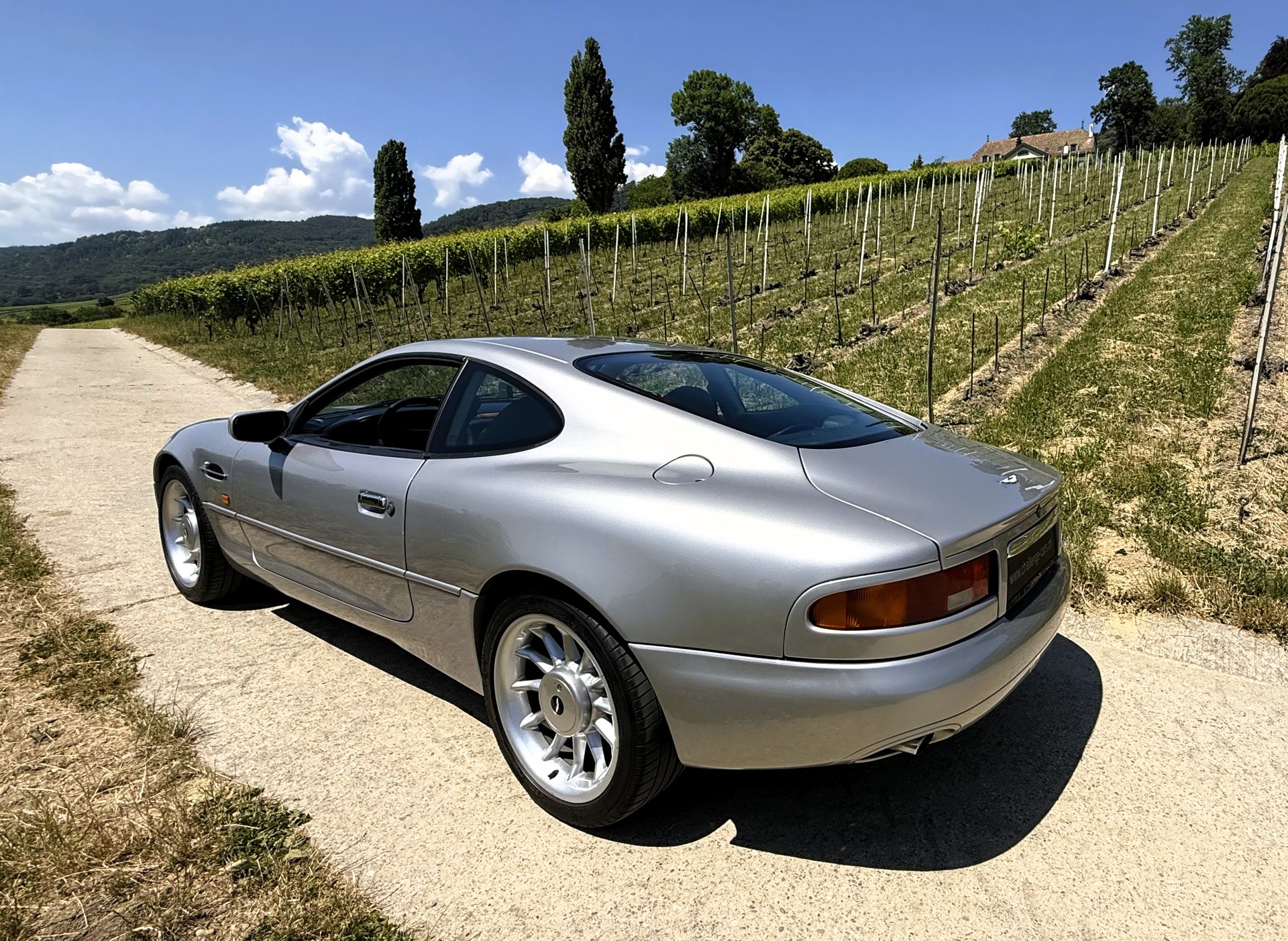 ASTON MARTIN DB7-showroom-element-3