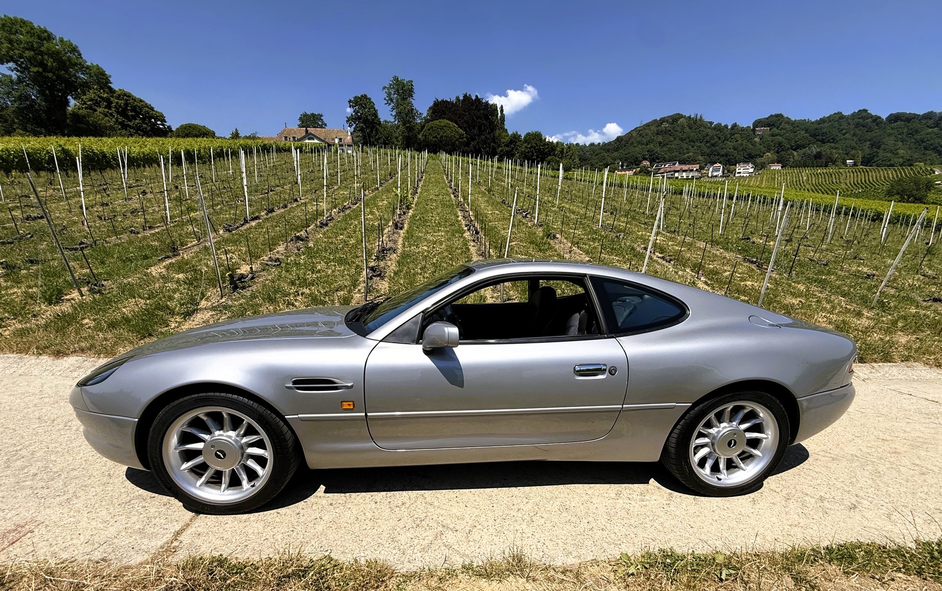 ASTON MARTIN DB7-showroom-element-1
