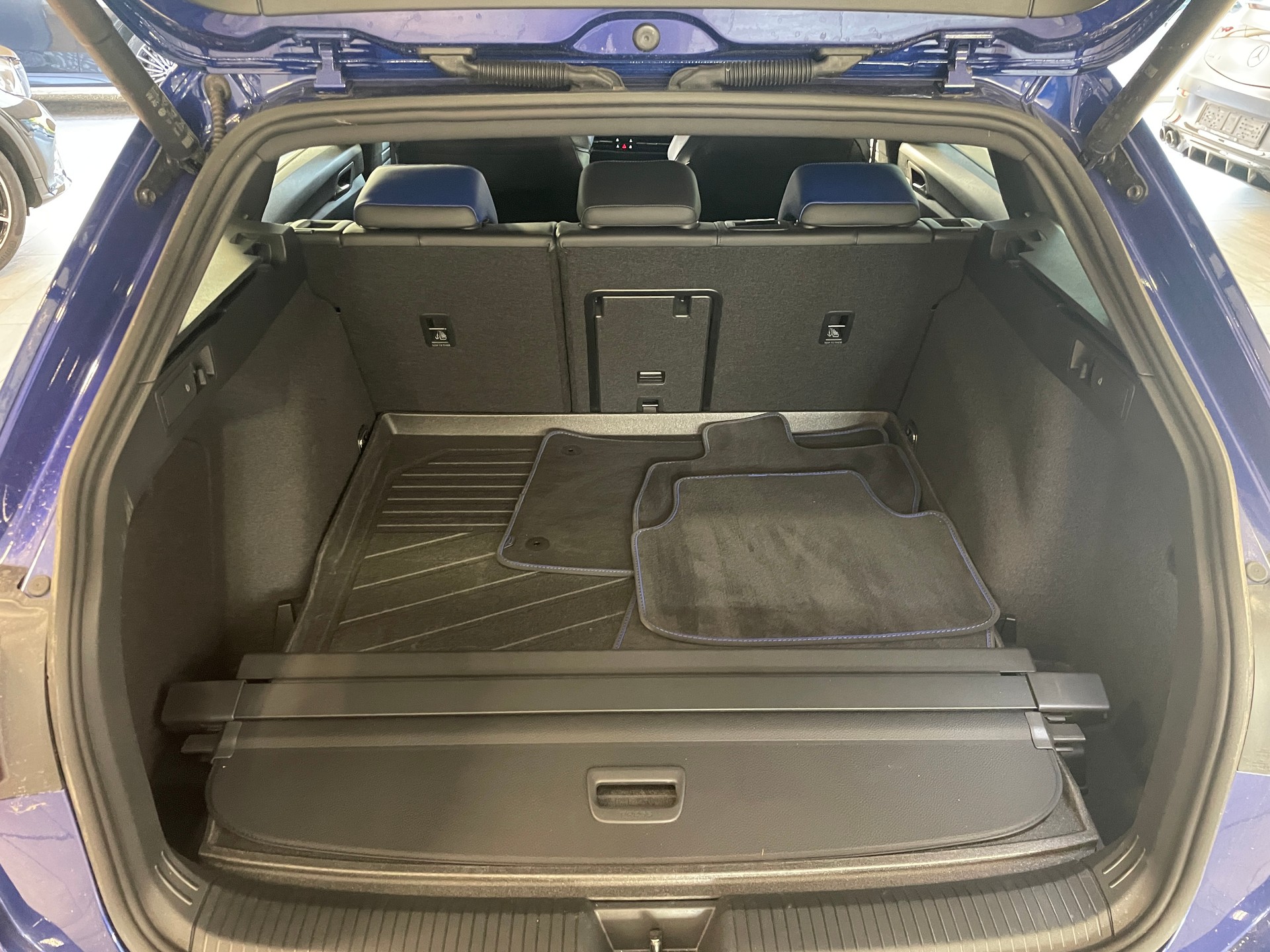 VW Golf Variant 2.0 TSI R DSG 4 Motion-image-6