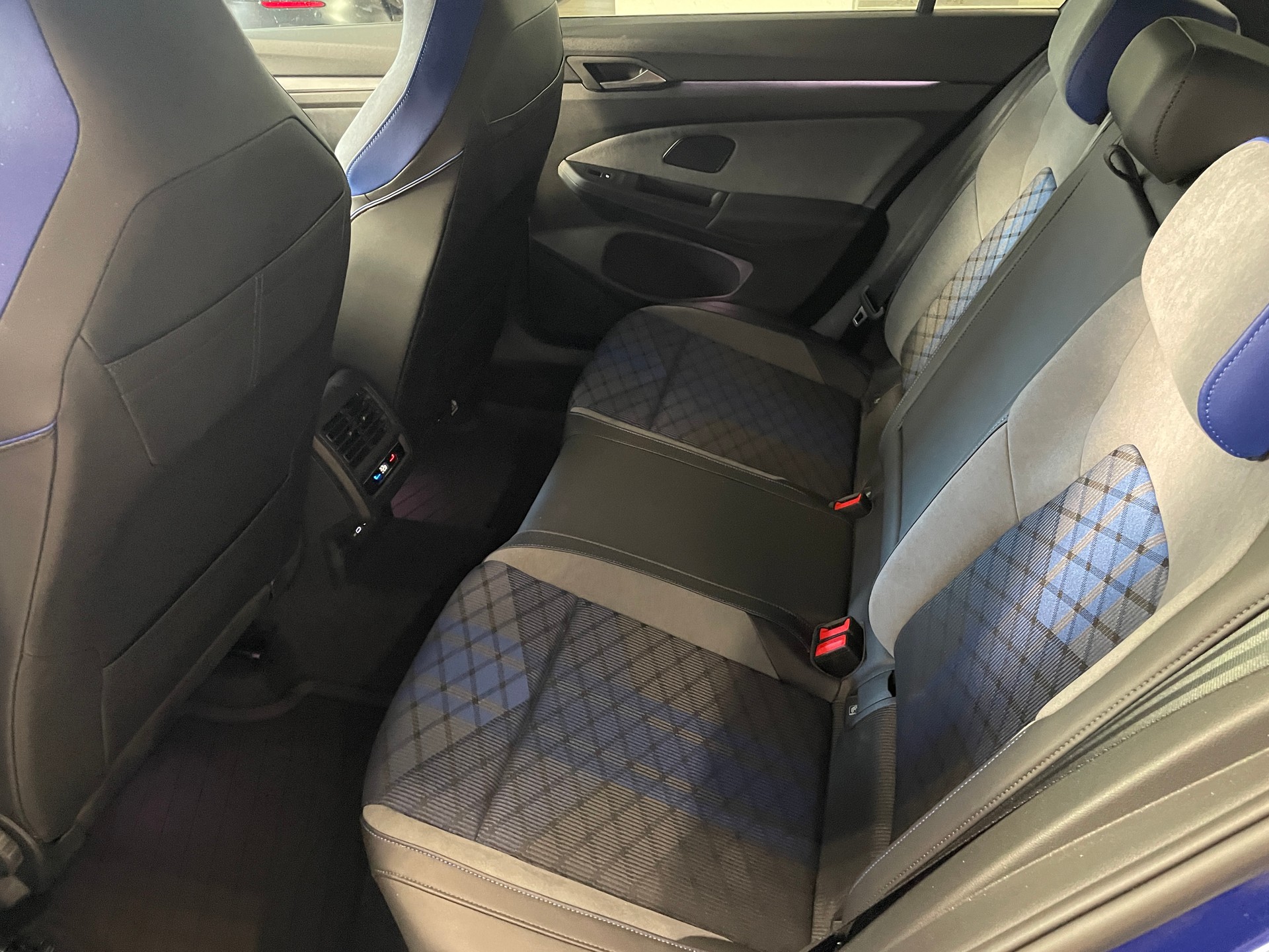 VW Golf Variant 2.0 TSI R DSG 4 Motion-image-9