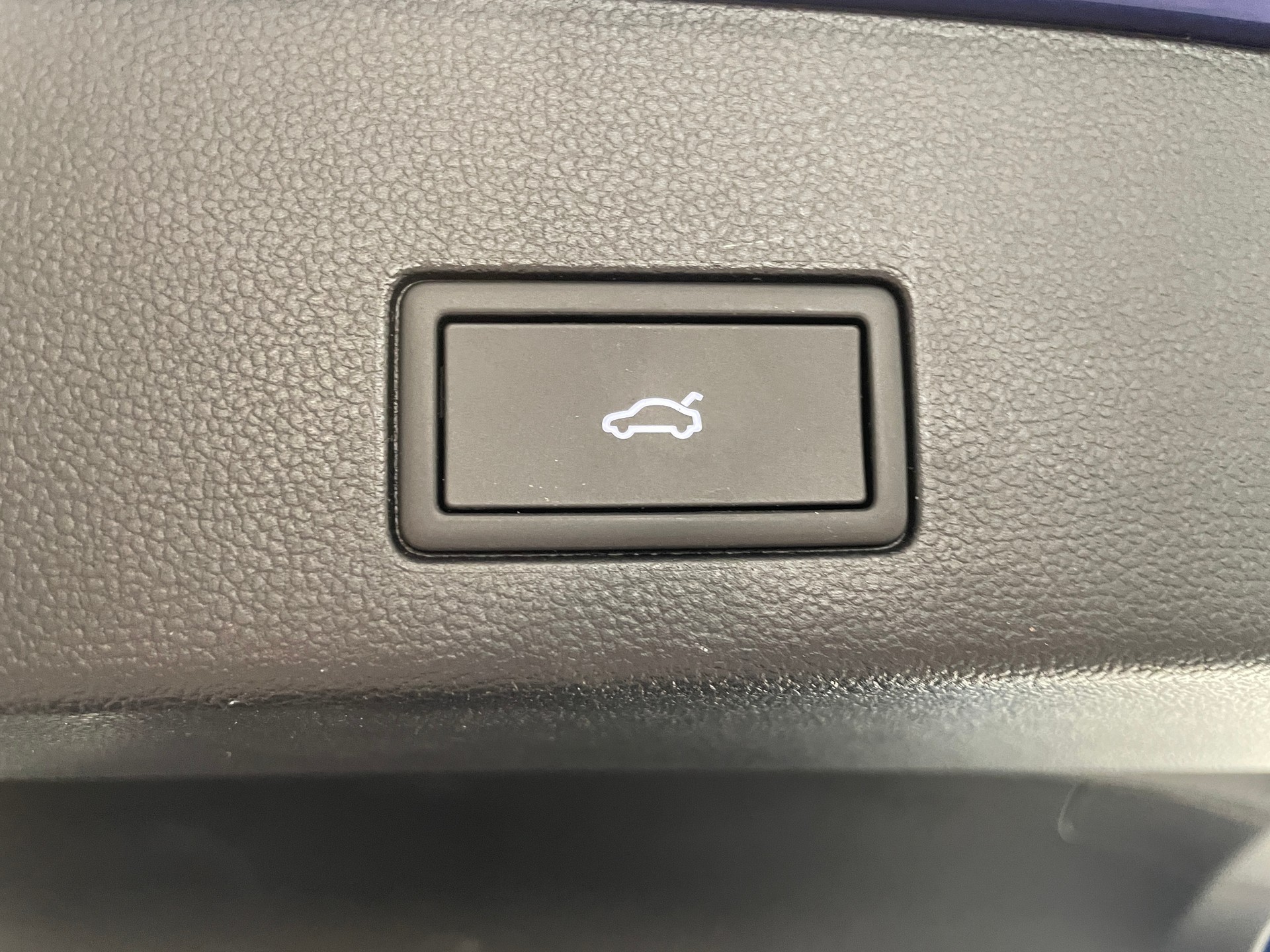 VW Golf Variant 2.0 TSI R DSG 4 Motion-image-7