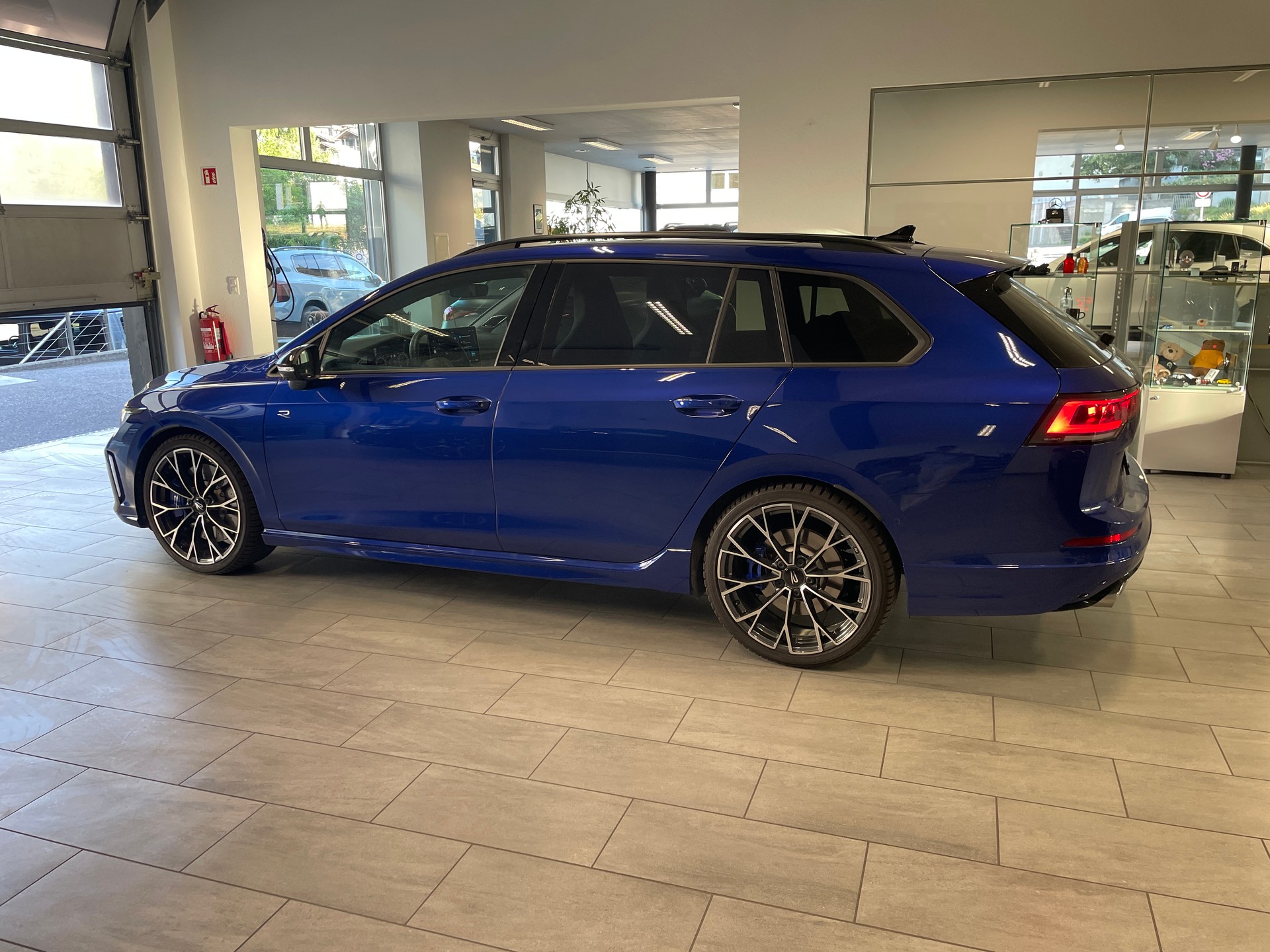 VW Golf Variant 2.0 TSI R DSG 4 Motion-showroom-element-3