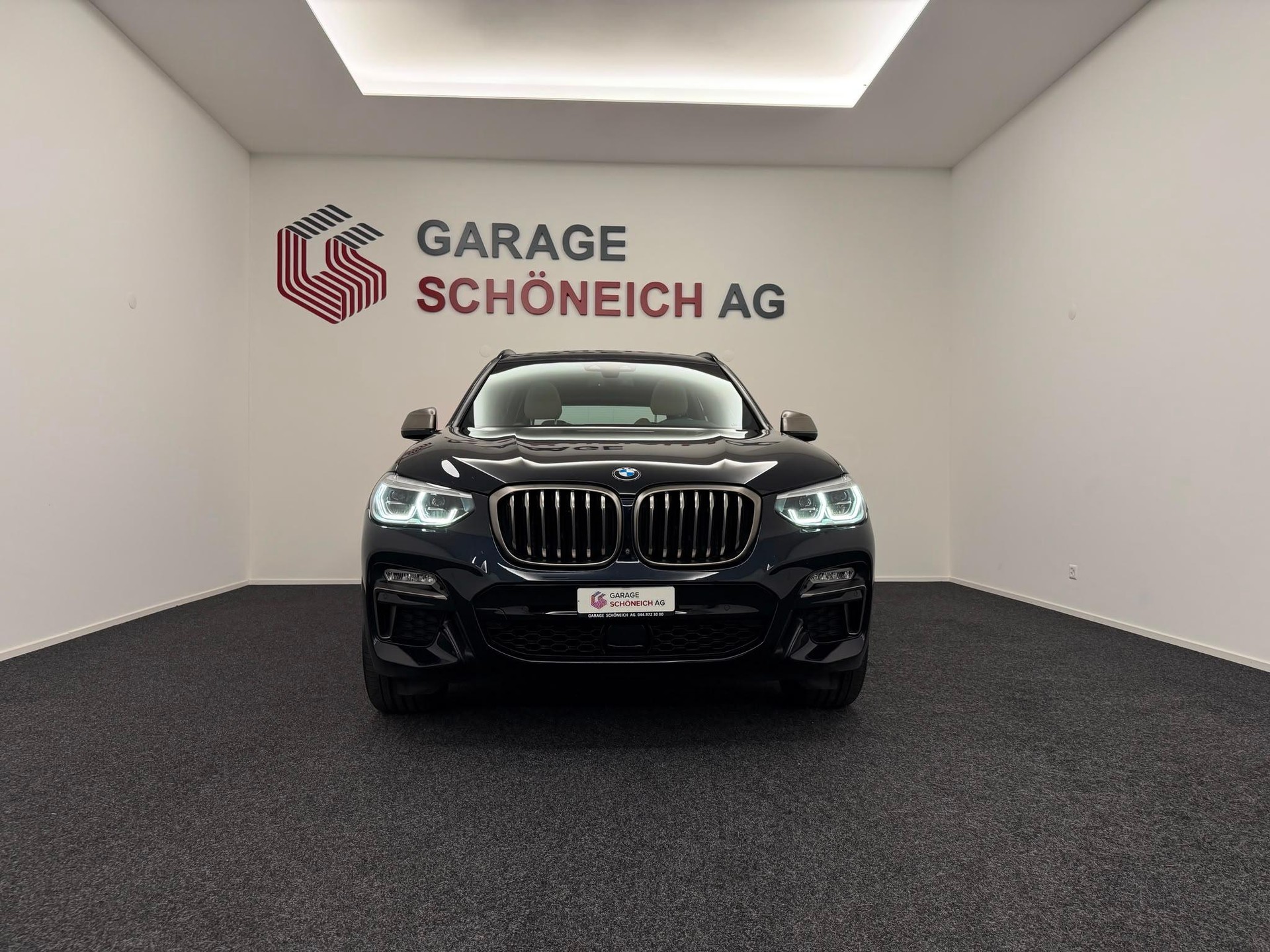 BMW X3 M40i-showroom-element-1