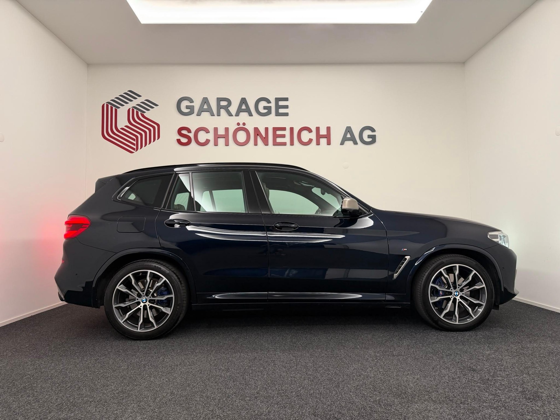 BMW X3 M40i-showroom-element-3