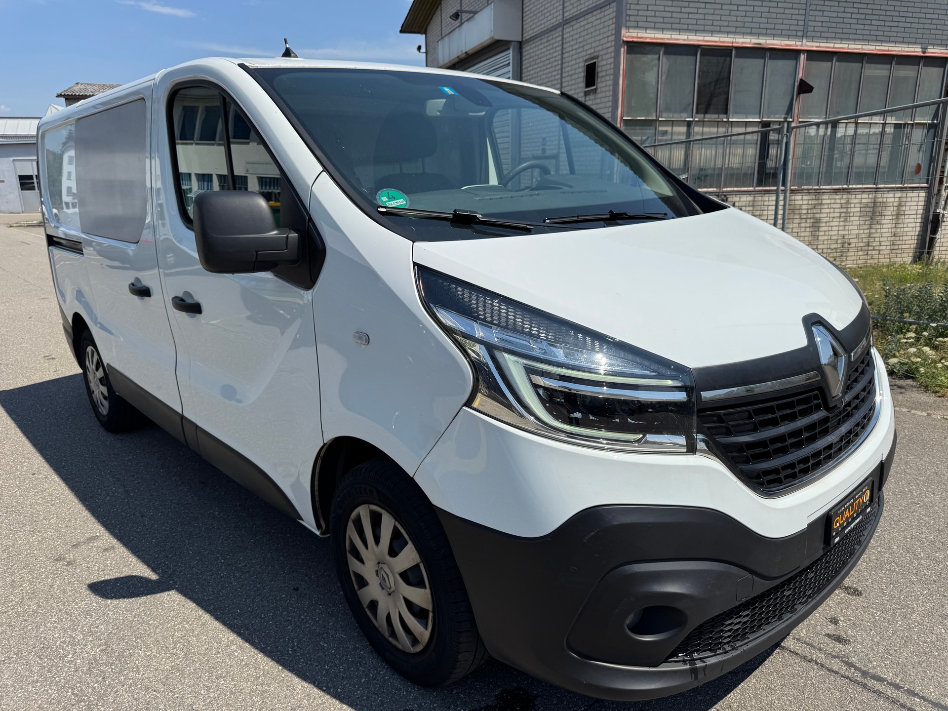 RENAULT Trafic 2.0 ENERGY dCi145 3.0t Business L1H1 A-image-2