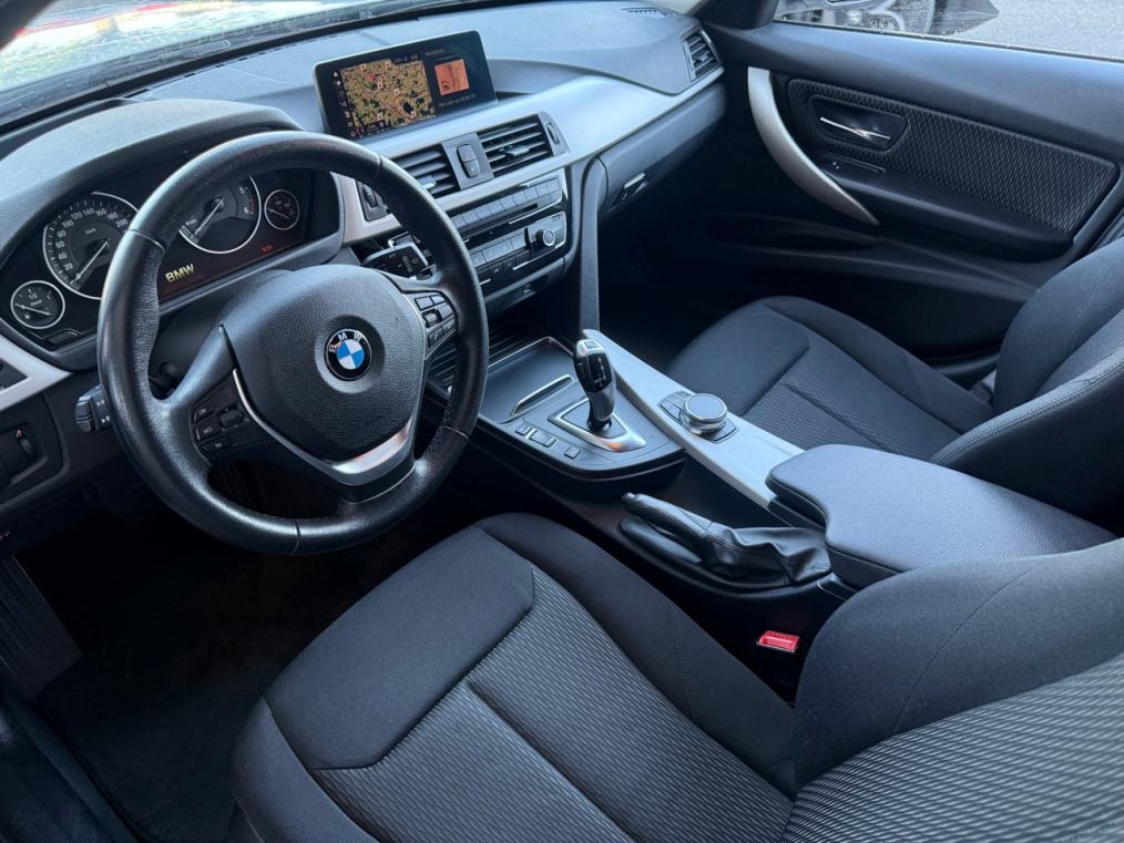 BMW 320d xDrive Touring Steptronic-showroom-element-3