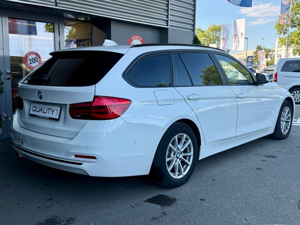 BMW 320d xDrive Touring Steptronic-showroom-element-2