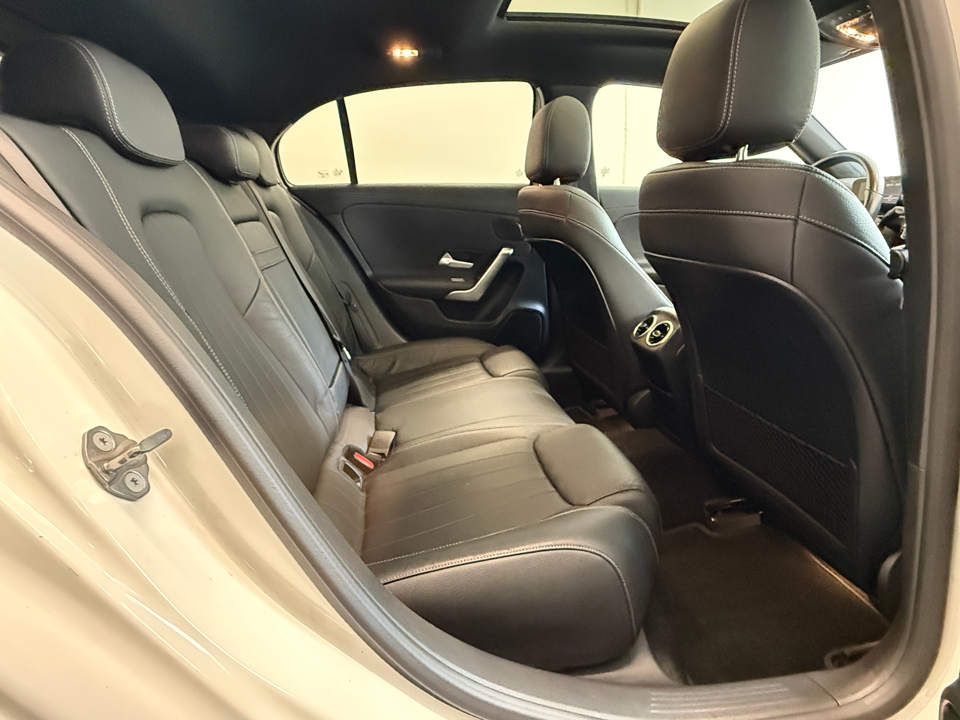 MERCEDES-BENZ A 220 AMG Line 7G-DCT 4Matic Ab 300.- pro Monat-image-16