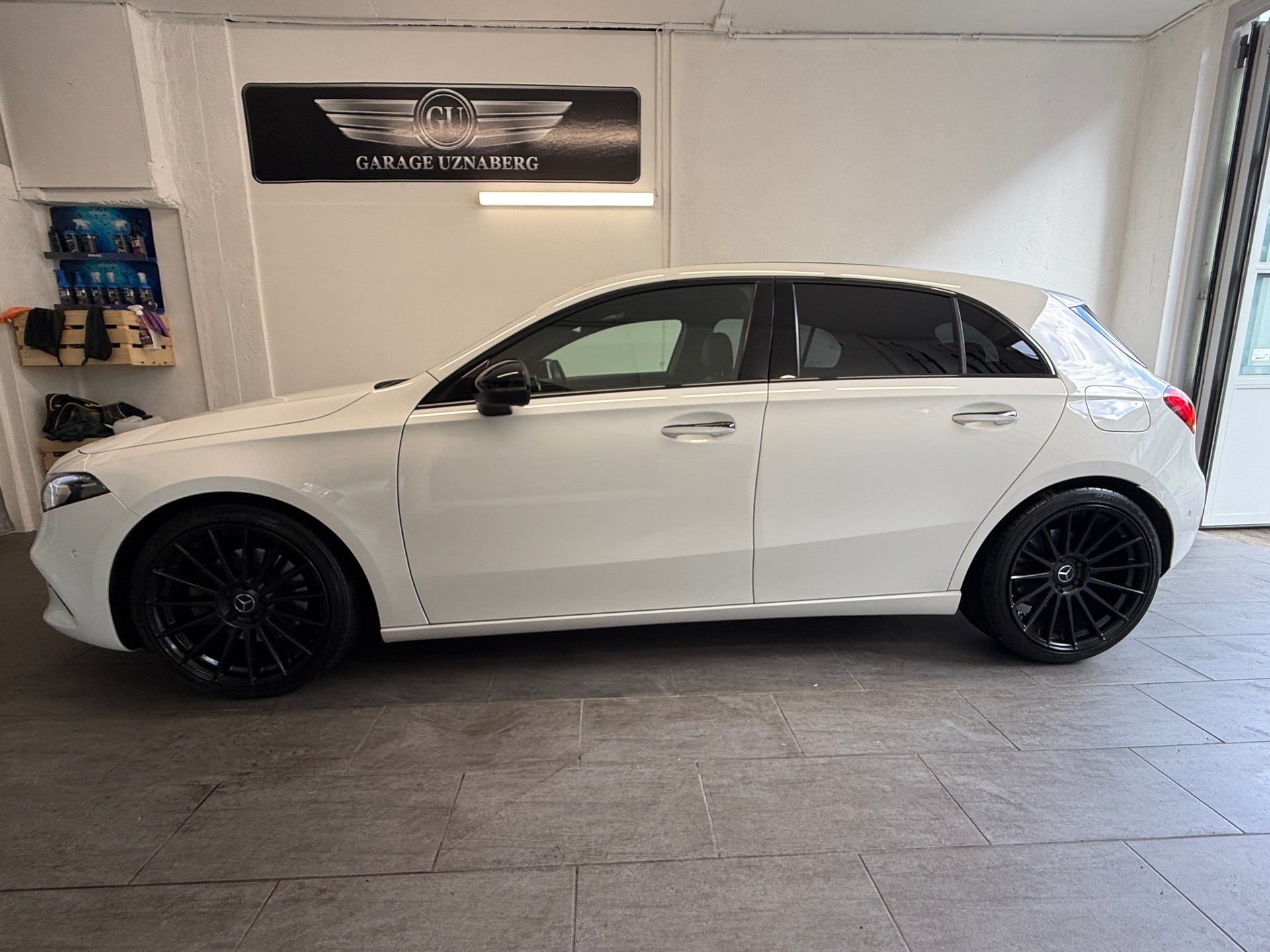 MERCEDES-BENZ A 220 AMG Line 7G-DCT 4Matic Ab 300.- pro Monat-showroom-element-1