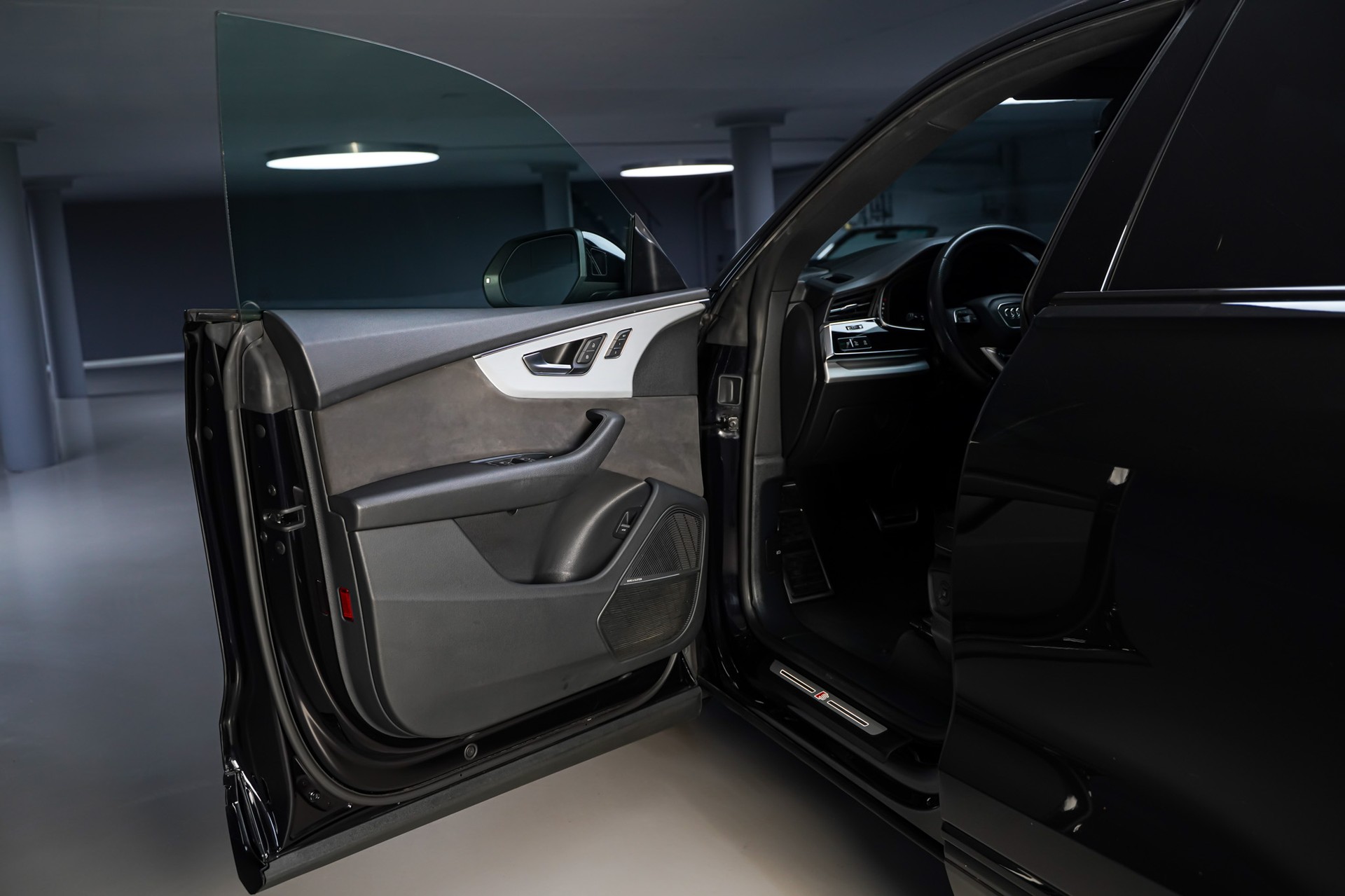 AUDI Q8 55 TFSI quattro tiptronic-image-7