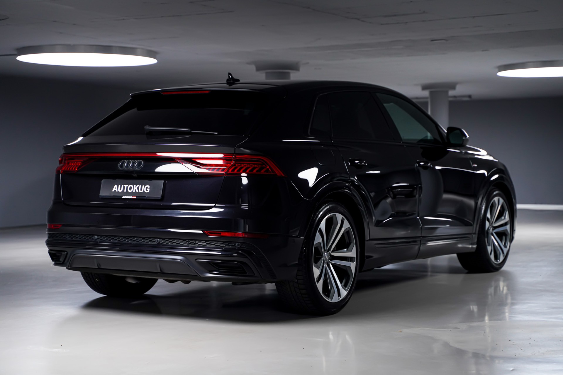 AUDI Q8 55 TFSI quattro tiptronic-image-4