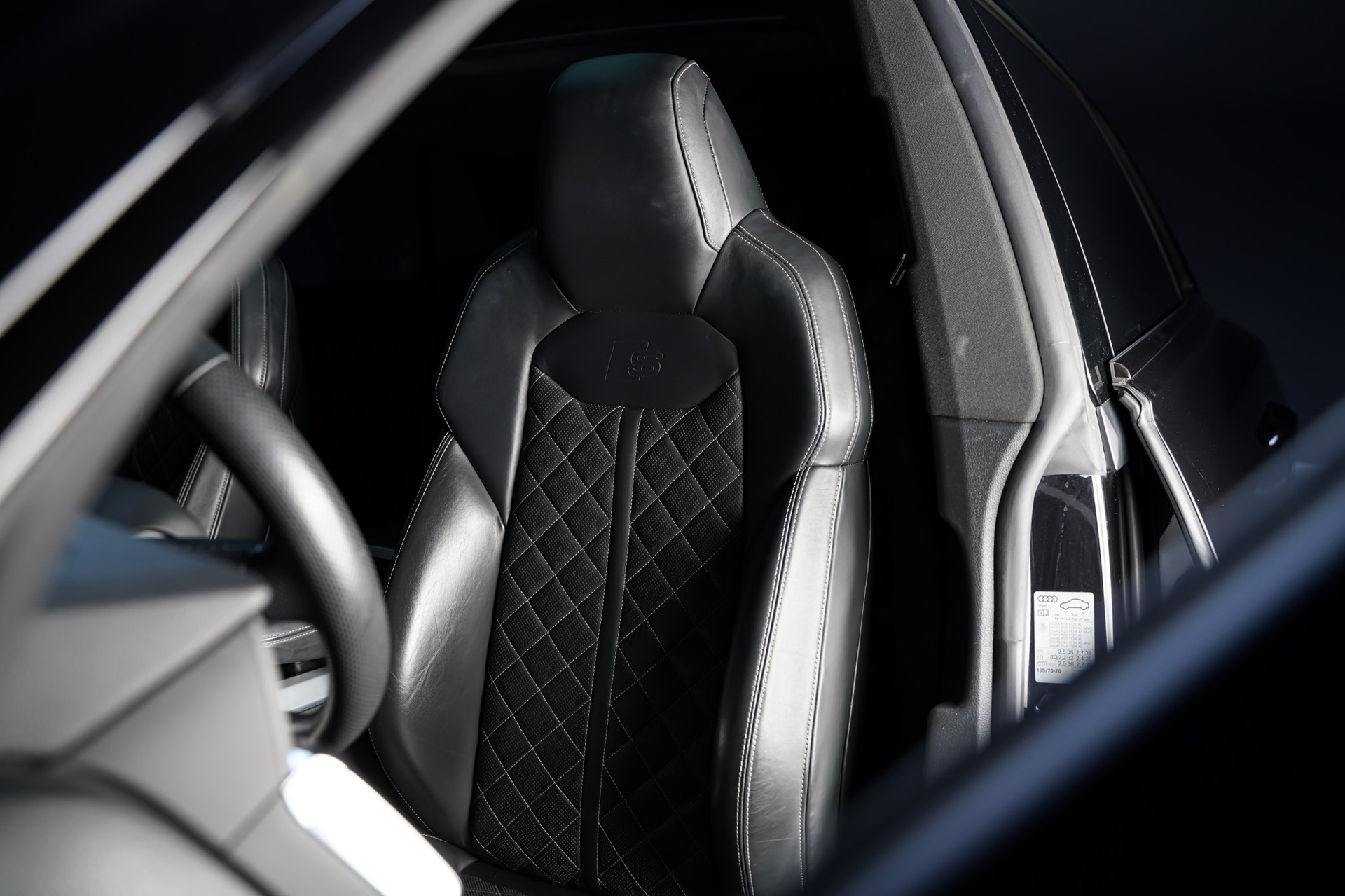 AUDI Q8 55 TFSI quattro tiptronic-image-11