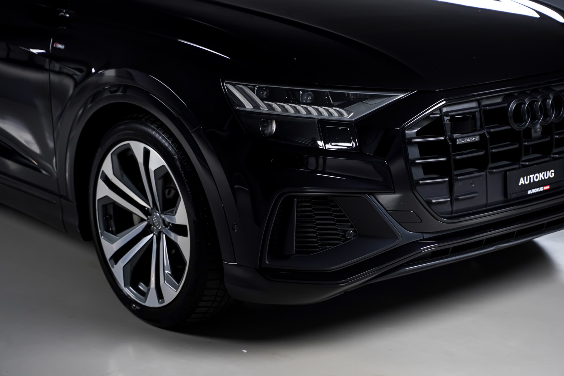 AUDI Q8 55 TFSI quattro tiptronic-showroom-element-3