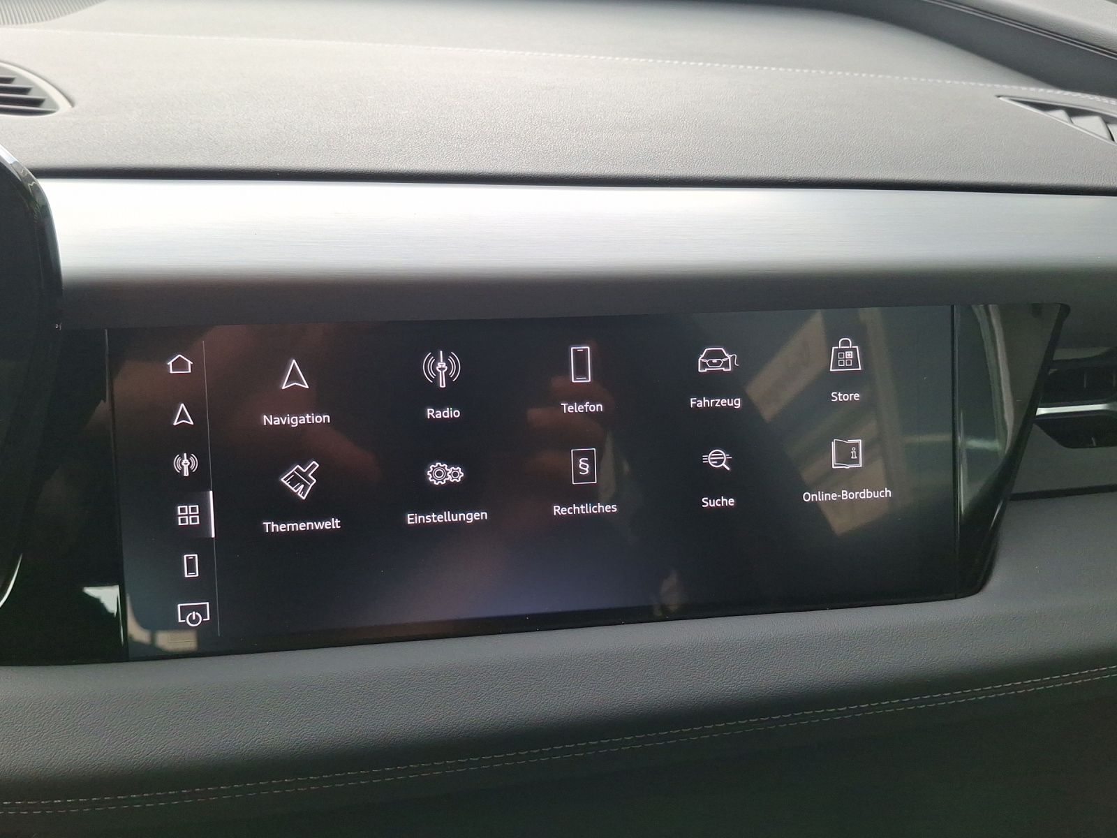 AUDI Q6 e-tron quattro-image-15
