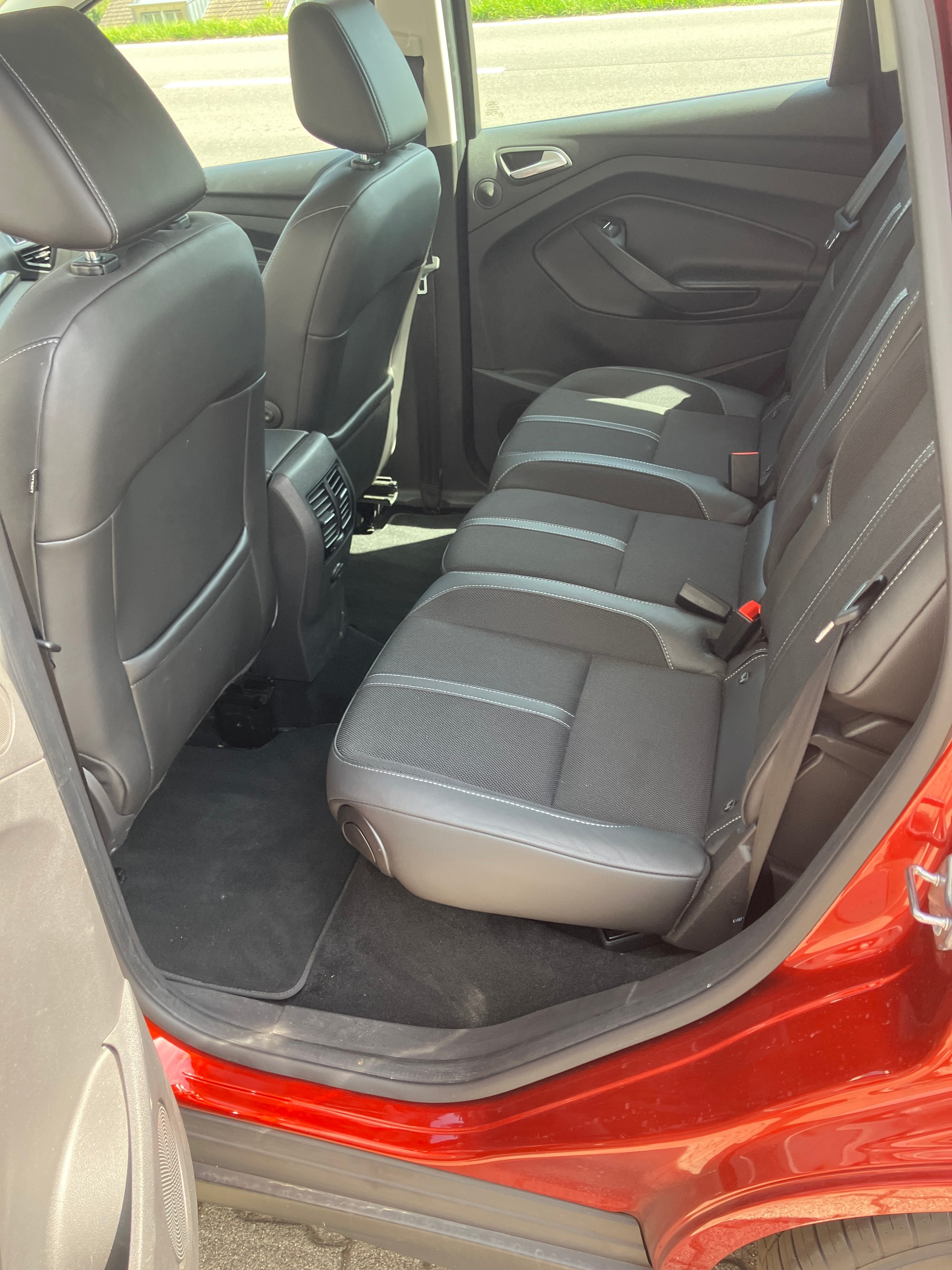 FORD C-Max 1.5 SCTi Titanium X-image-5