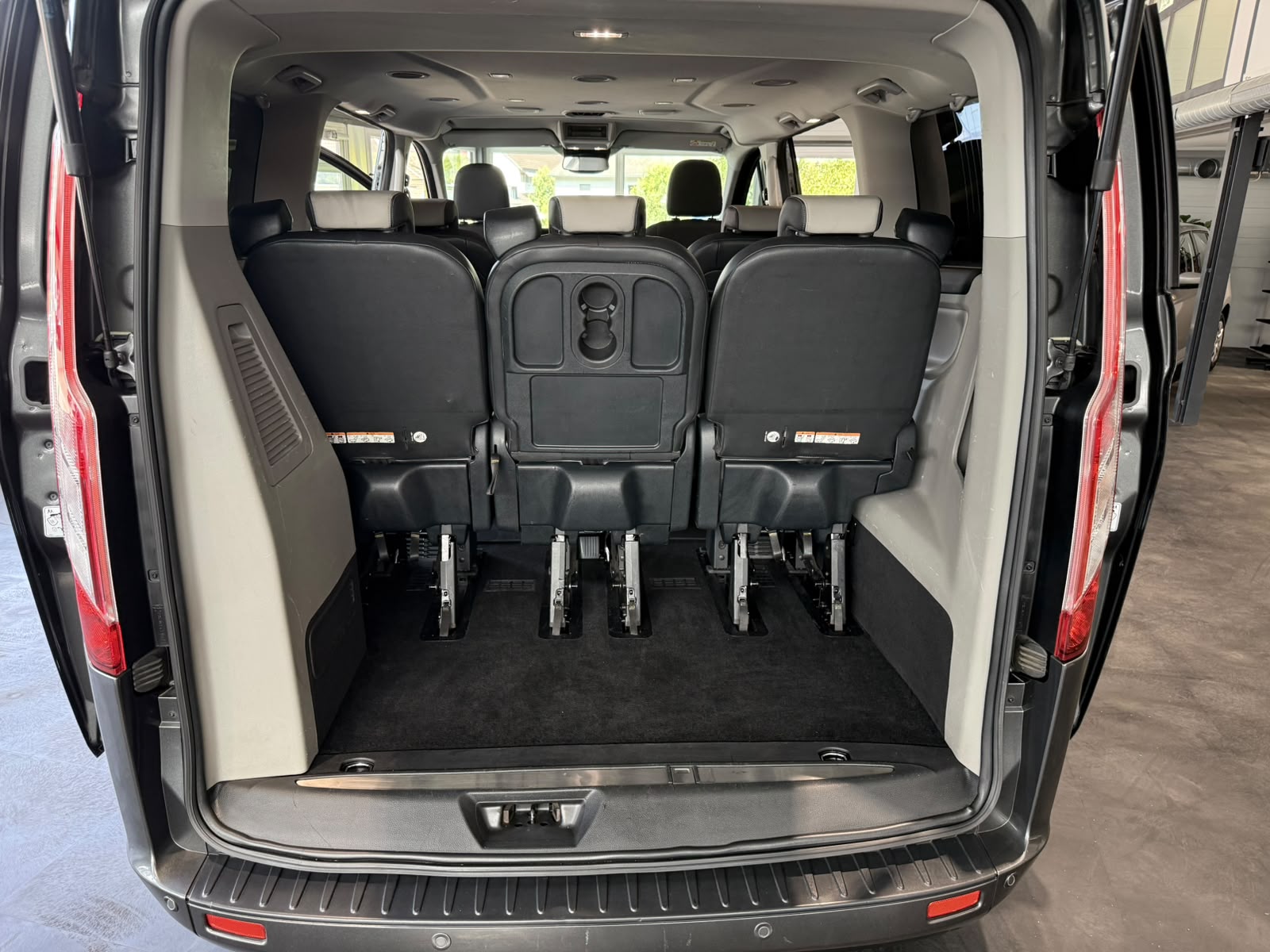 FORD Tourneo Custom 310 L1H1 Titanium SelectShift A-image-4