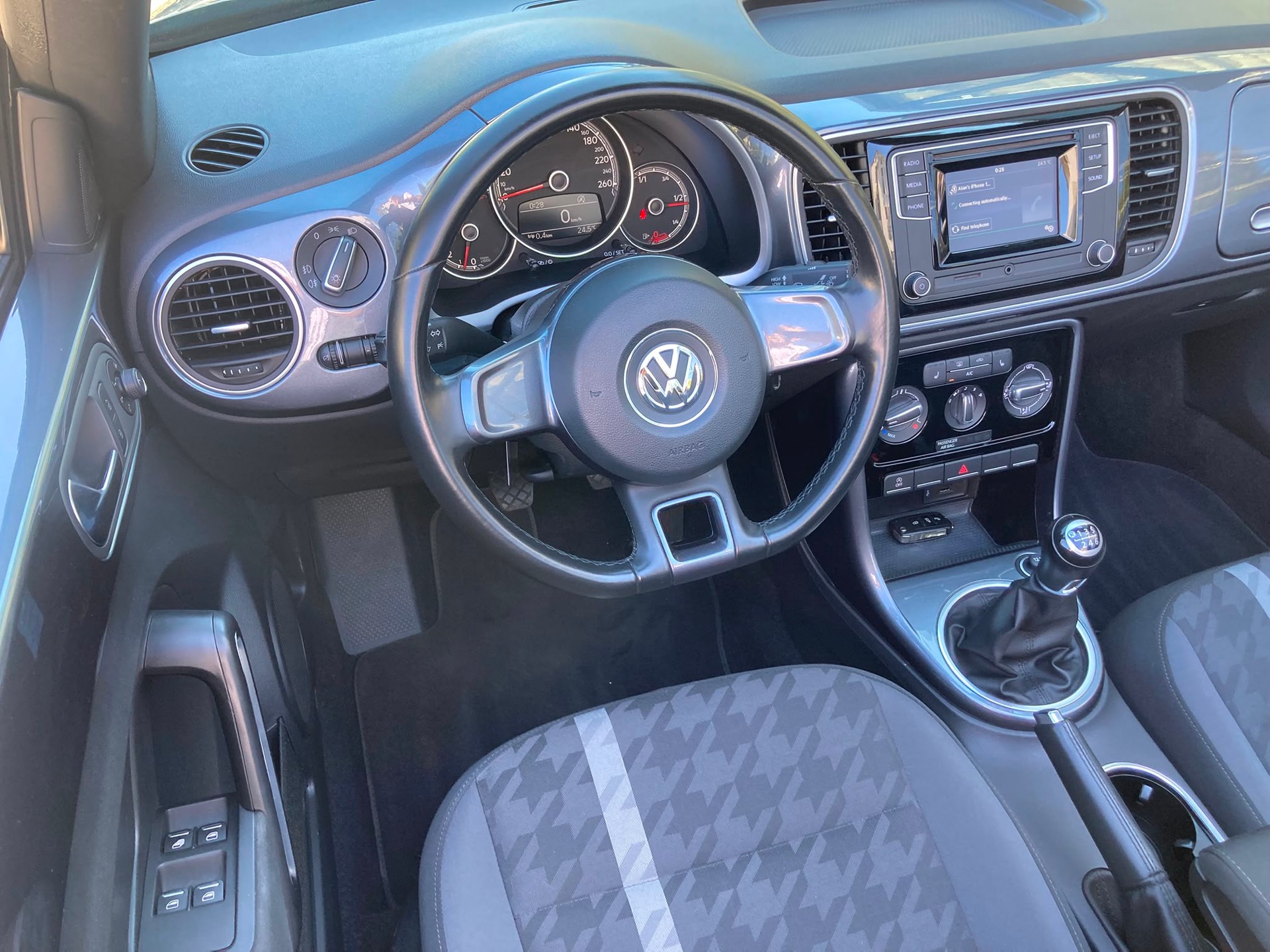VW Beetle Cabriolet 1.2 TSI BMT-image-16