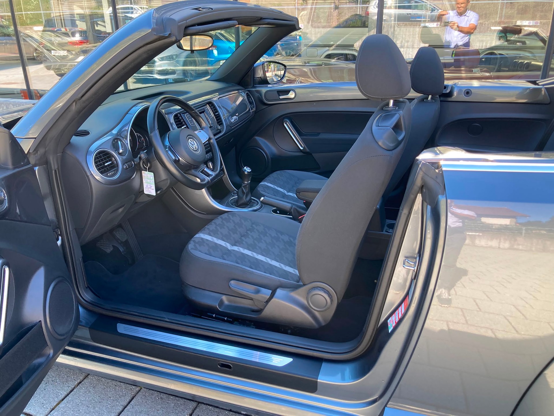 VW Beetle Cabriolet 1.2 TSI BMT-image-10