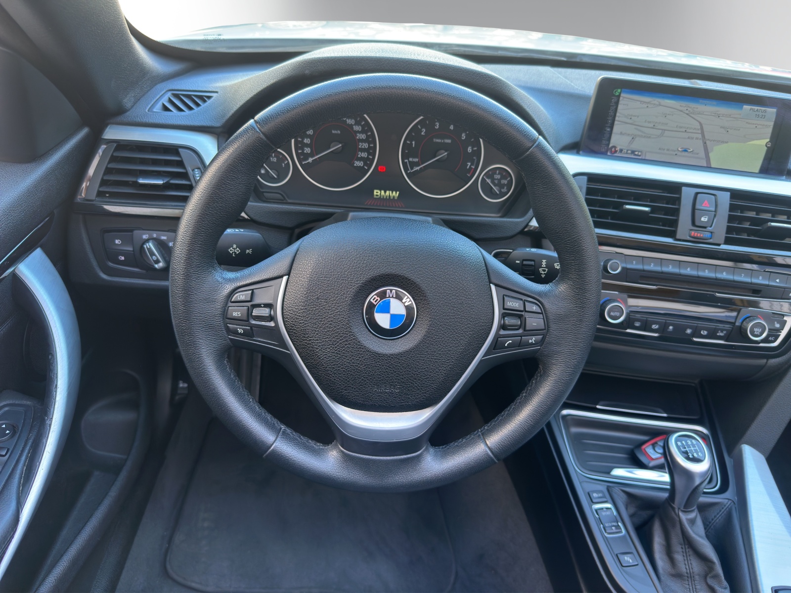 BMW 428i Cabriolet Sport Line-image-13