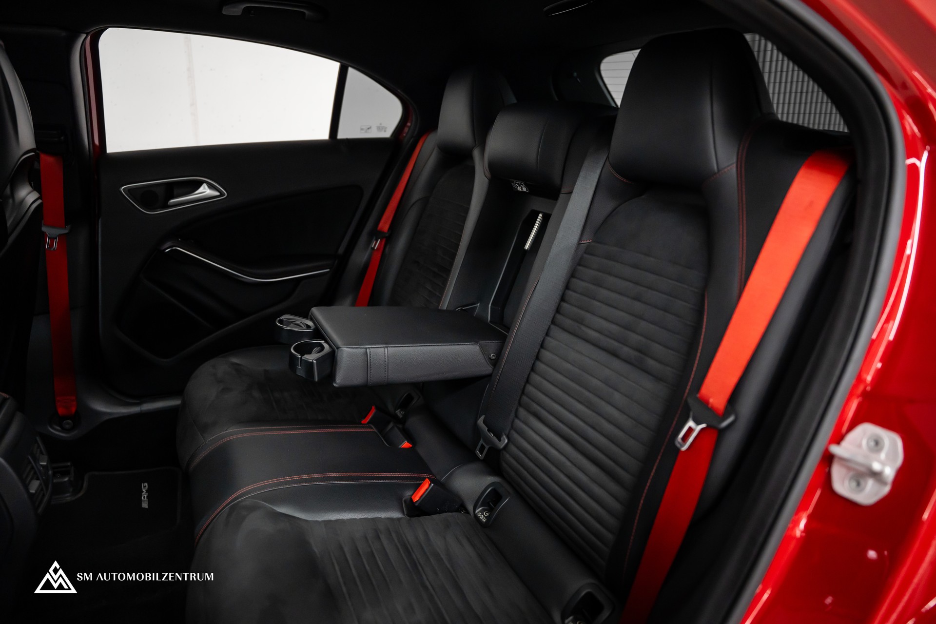 MERCEDES-BENZ A 45 AMG 4Matic Speedshift 7G-DCT / Vollausstattung / Panorama / Rückfahrkamera / Ambientebeleuchtung-image-21
