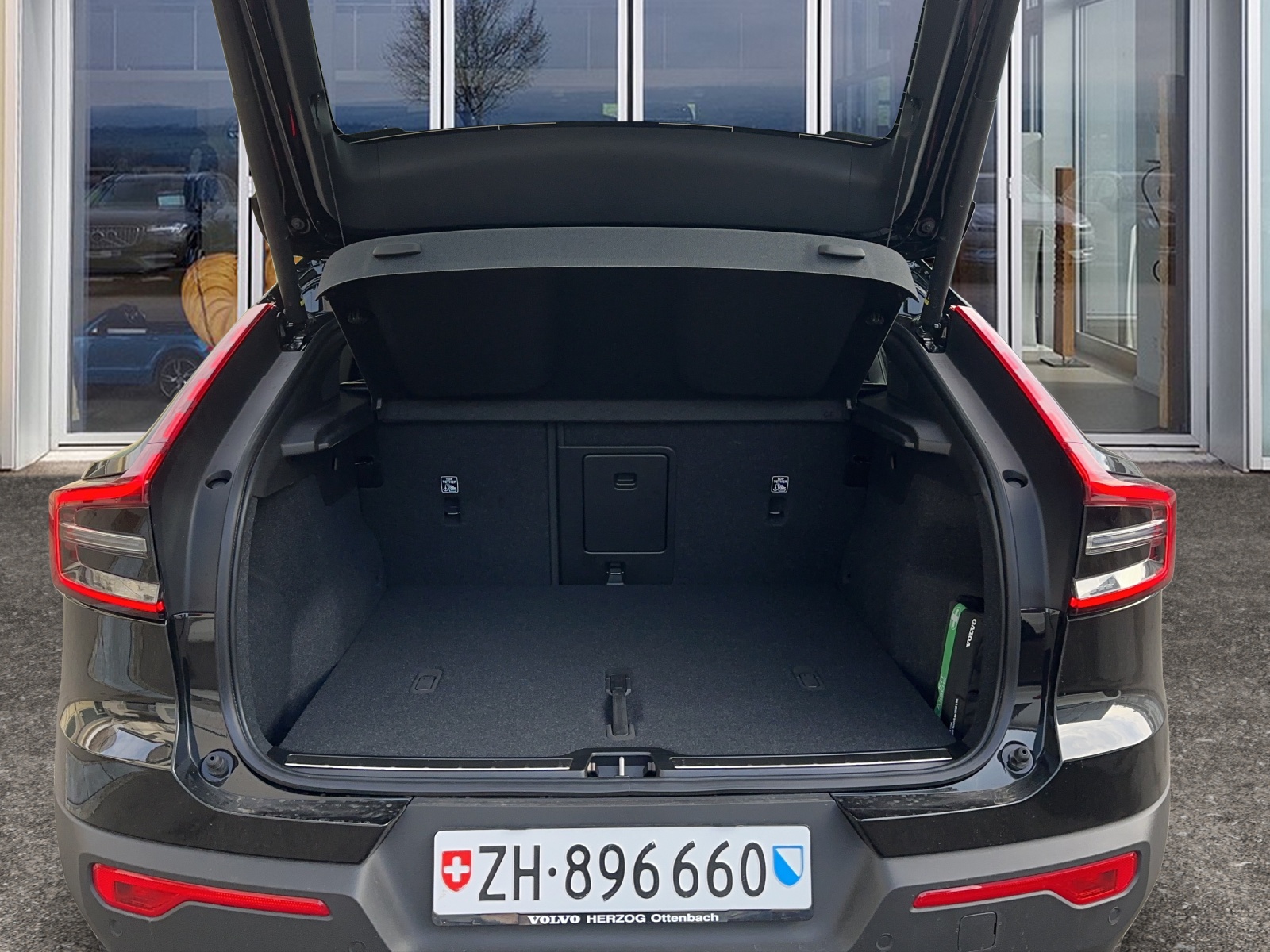 VOLVO C40 P8 Twin Recharge Ultimate AWD-image-6