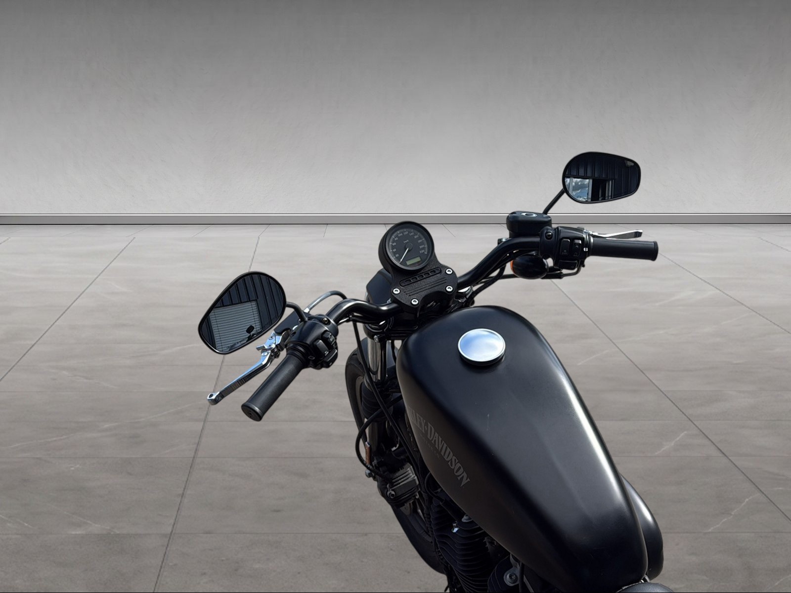 HARLEY-DAVIDSON XL 883 N Sportster Iron-image-3