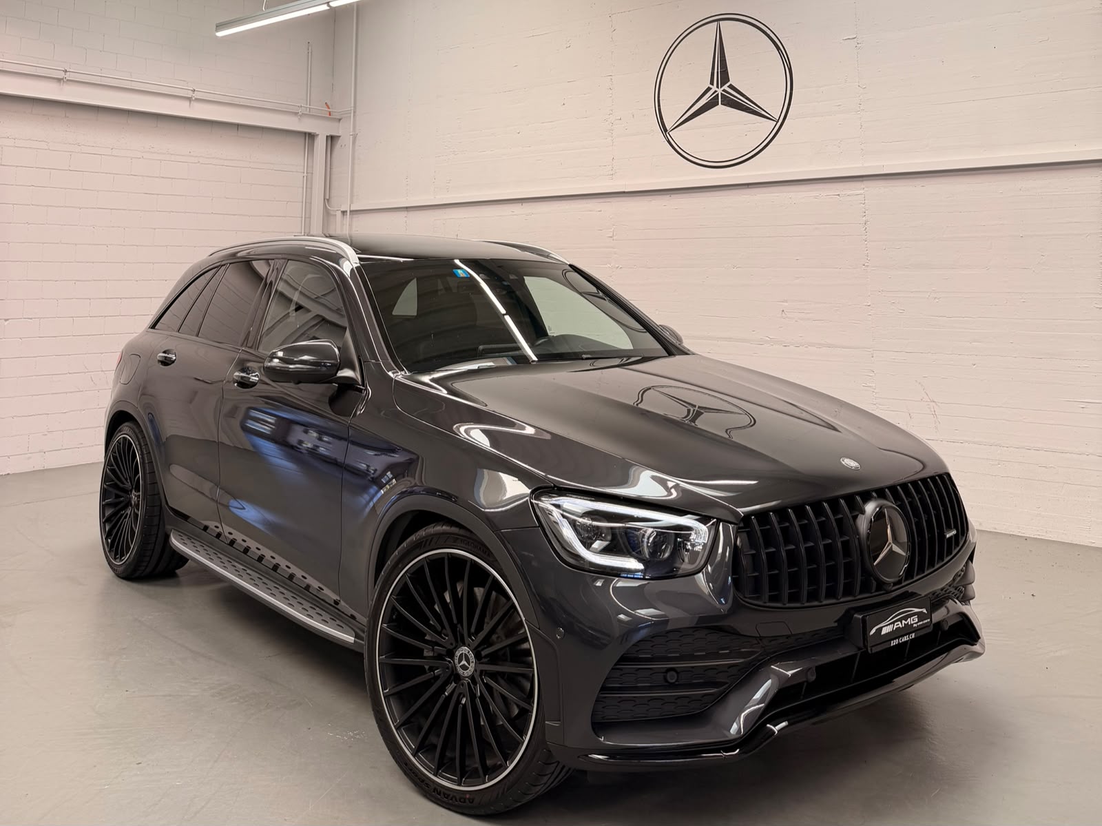 MERCEDES-BENZ GLC 300d (GLC63S Optik) Limited Grey&Black Performance 4Matic 9G-Tronic-showroom-element-3