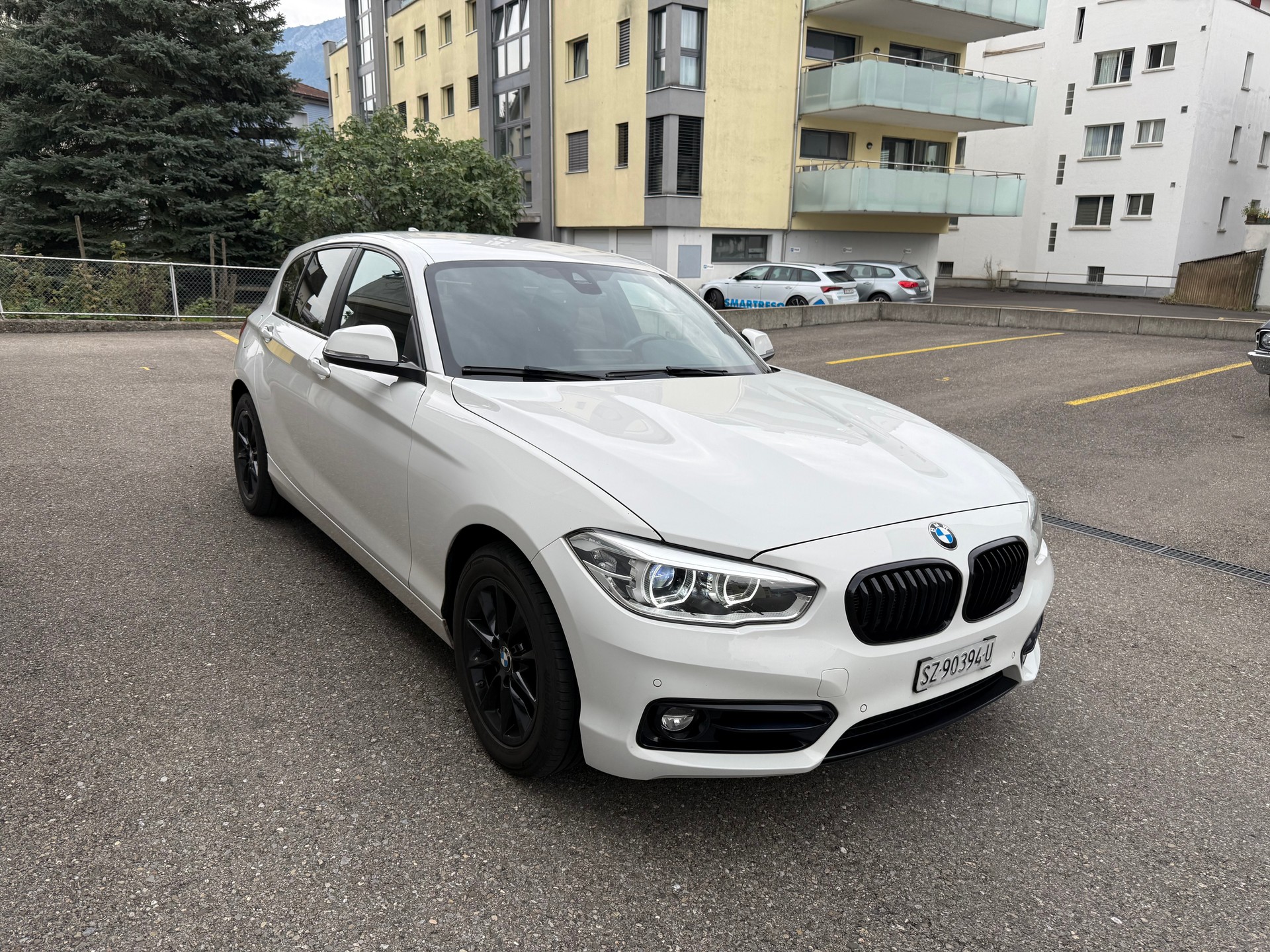 BMW 120d xDrive Sport Line Steptronic-showroom-element-2