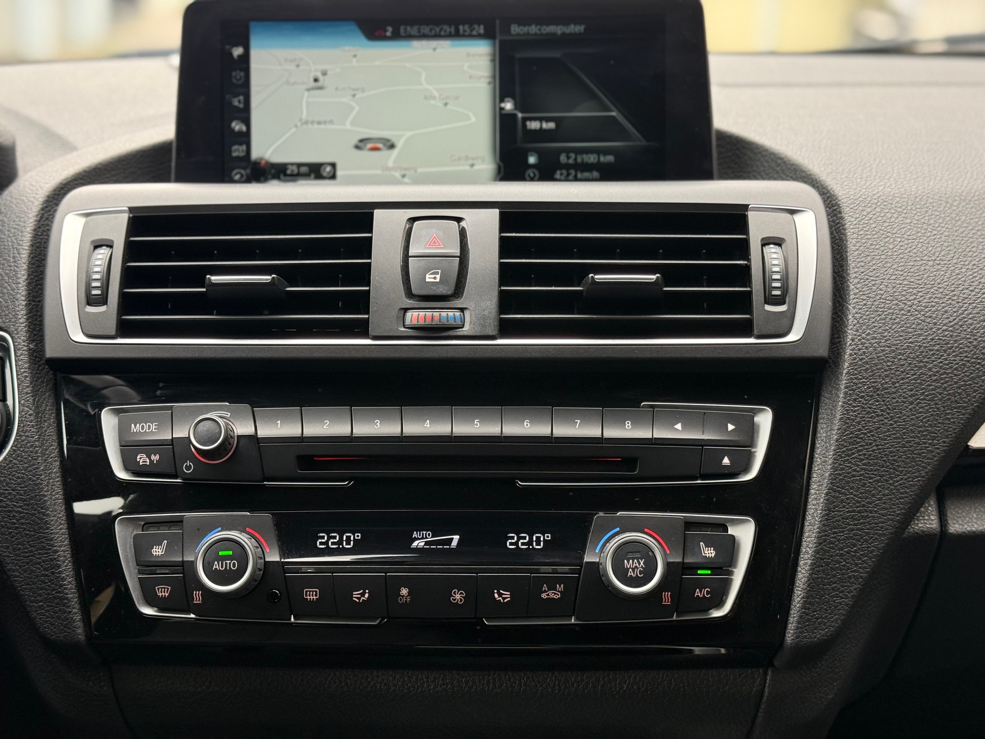 BMW 120d xDrive Sport Line Steptronic-image-16
