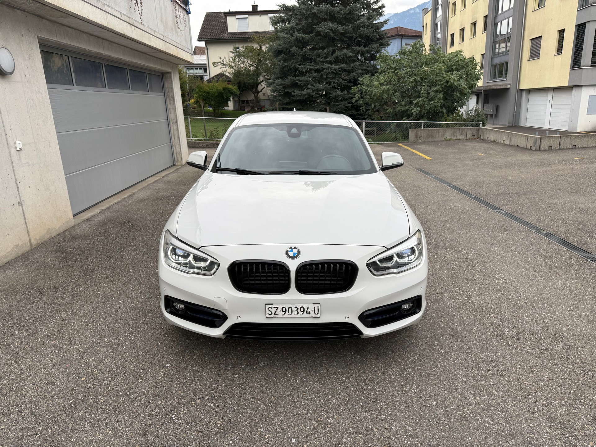 BMW 120d xDrive Sport Line Steptronic-showroom-element-1