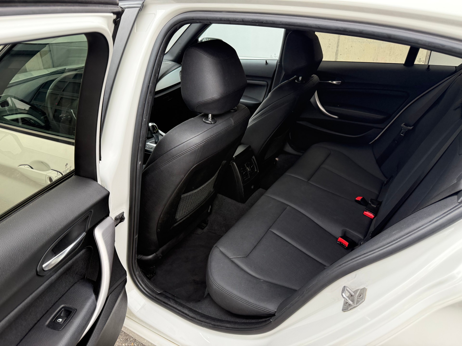 BMW 120d xDrive Sport Line Steptronic-image-23