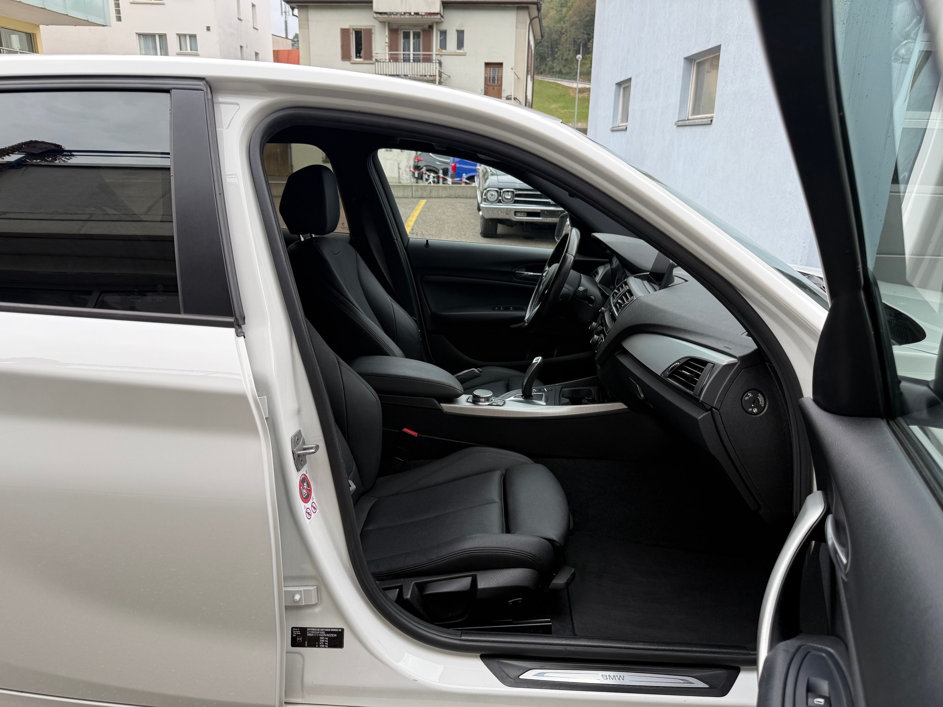 BMW 120d xDrive Sport Line Steptronic-image-11
