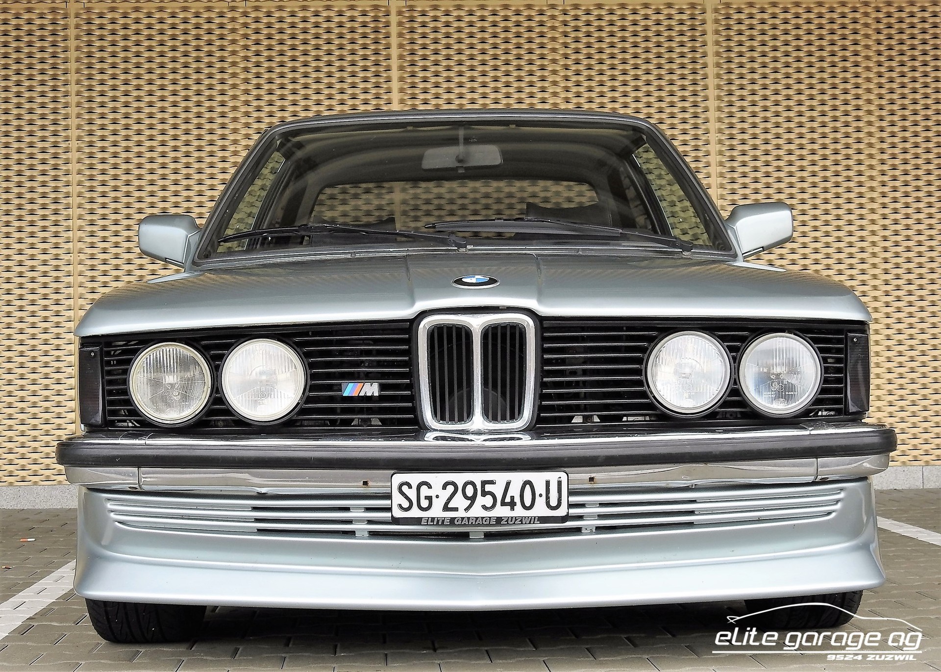 BMW 323 i-image-1