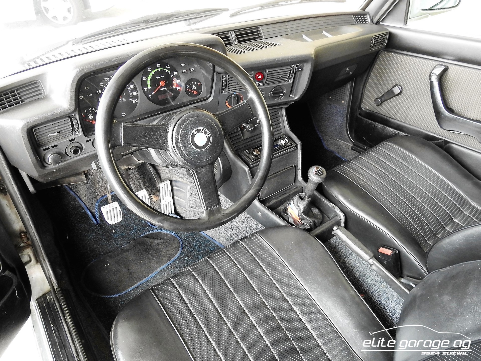 BMW 323 i-image-8
