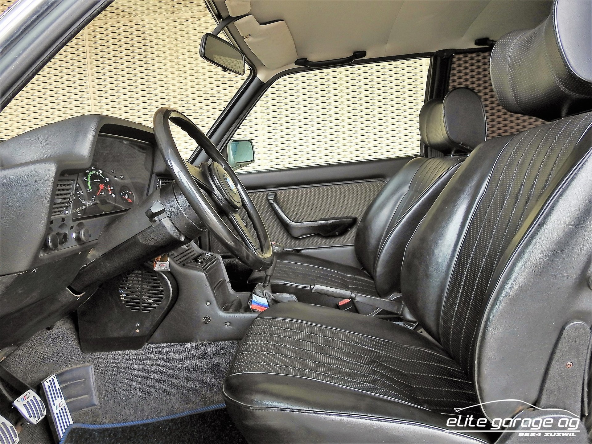 BMW 323 i-image-9