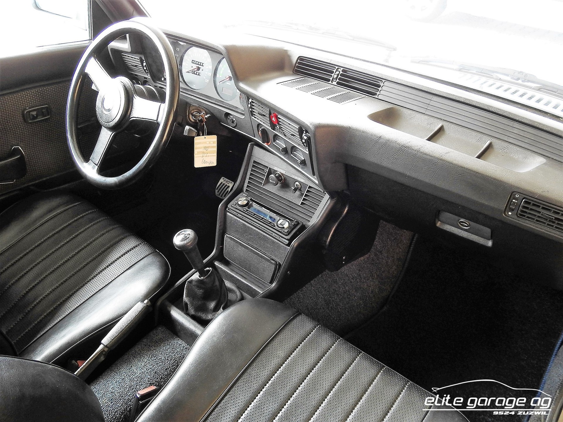 BMW 323 i-image-10