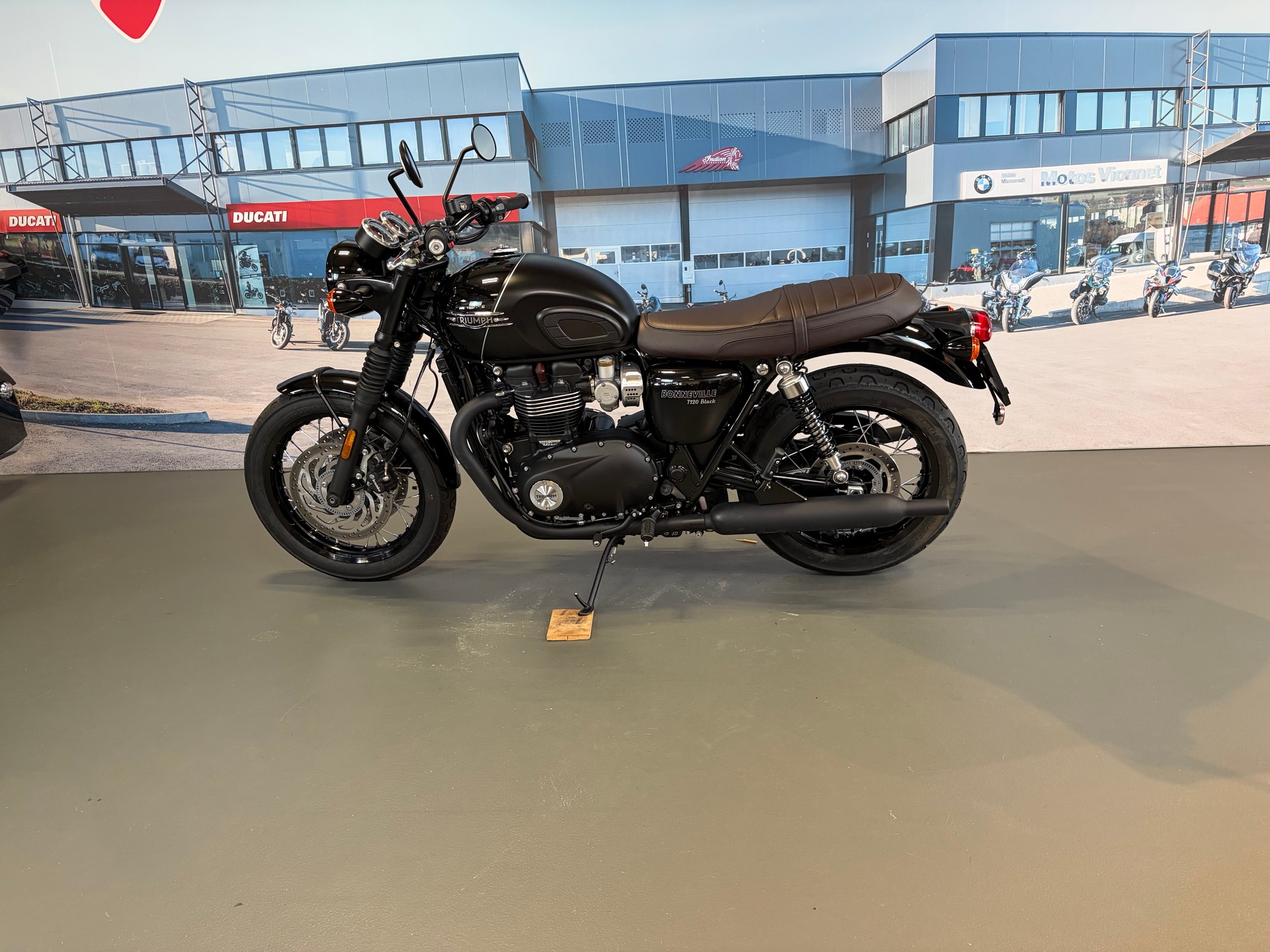 TRIUMPH Bonneville T120 Black-image-1