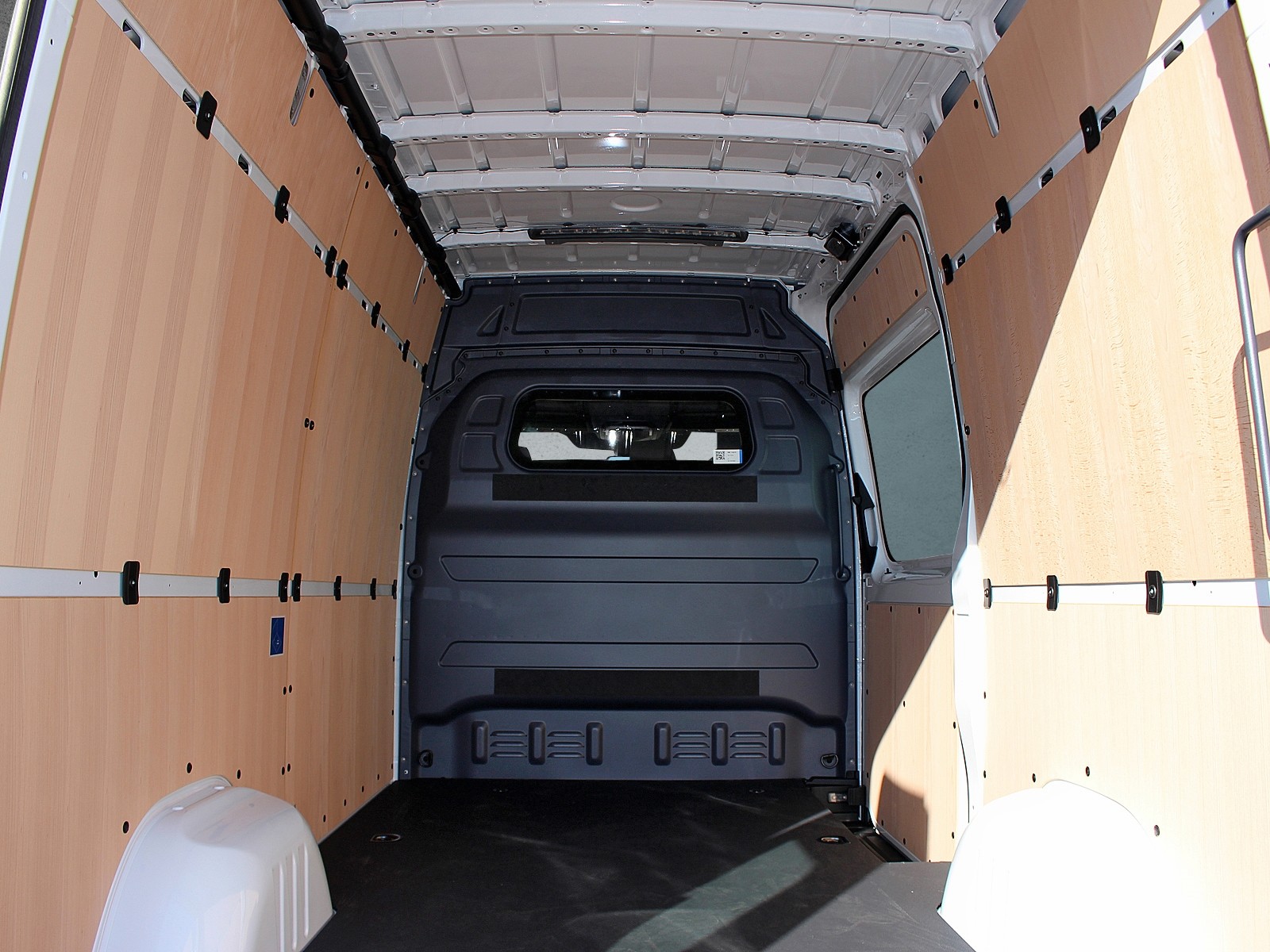 MERCEDES-BENZ eSprinter 320 Pro KA 3665mm S-image-9