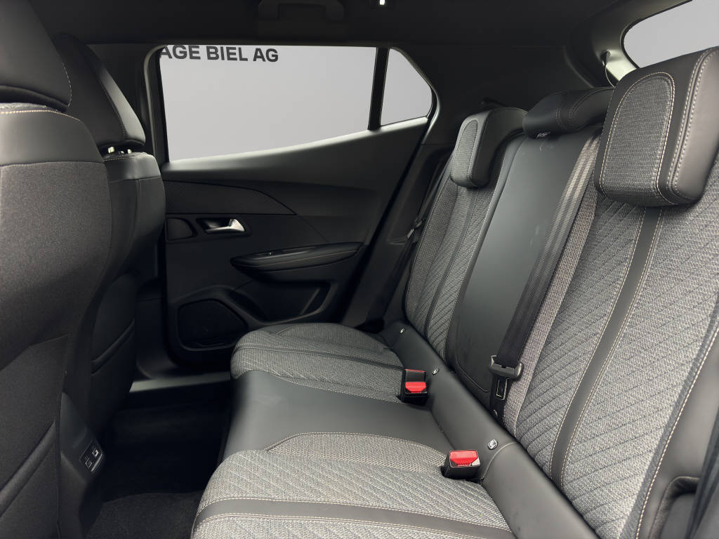 PEUGEOT 2008 e-Allure-image-6