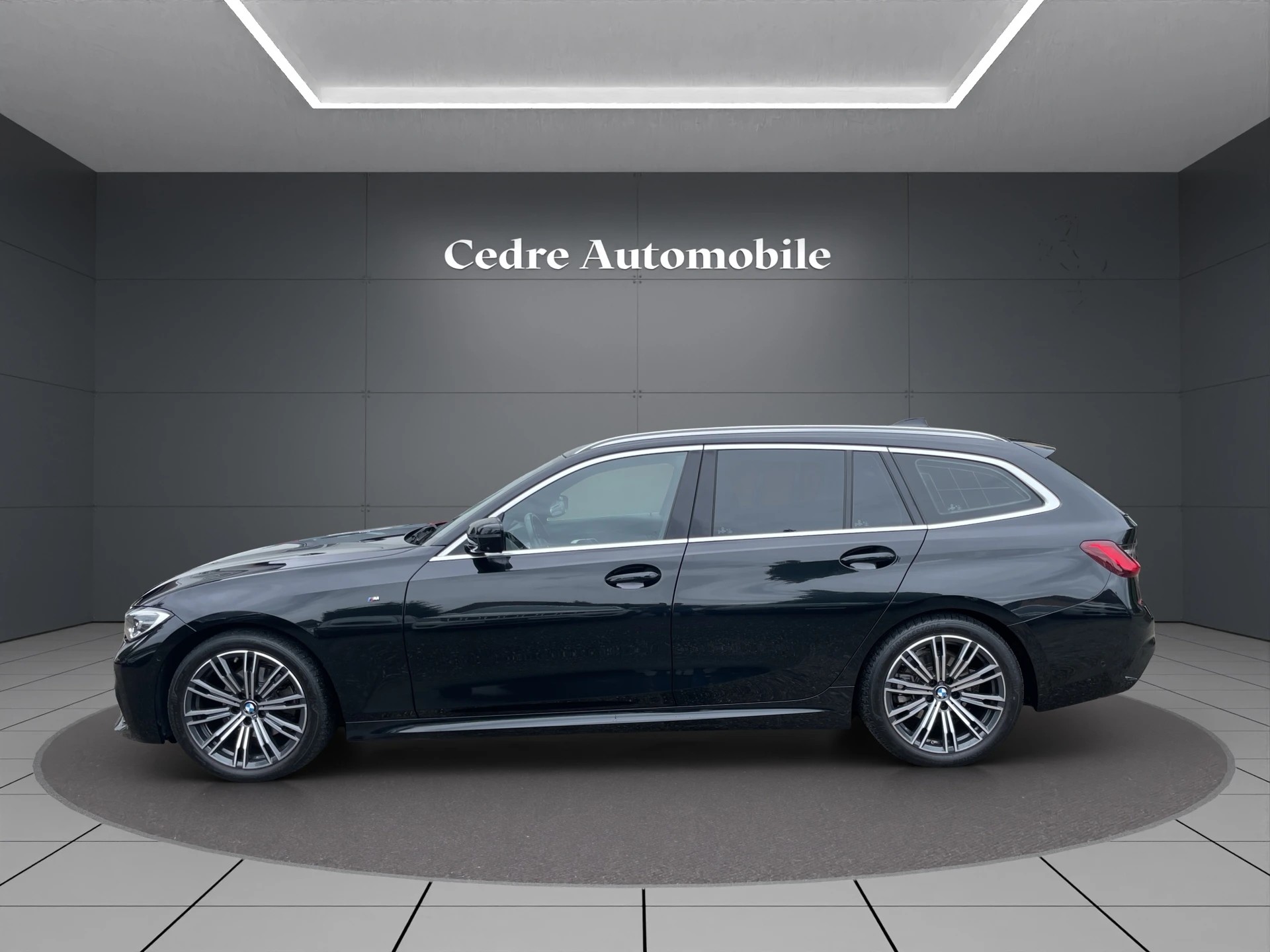 BMW 320d xDrive Touring M Sport Steptronic-showroom-element-2