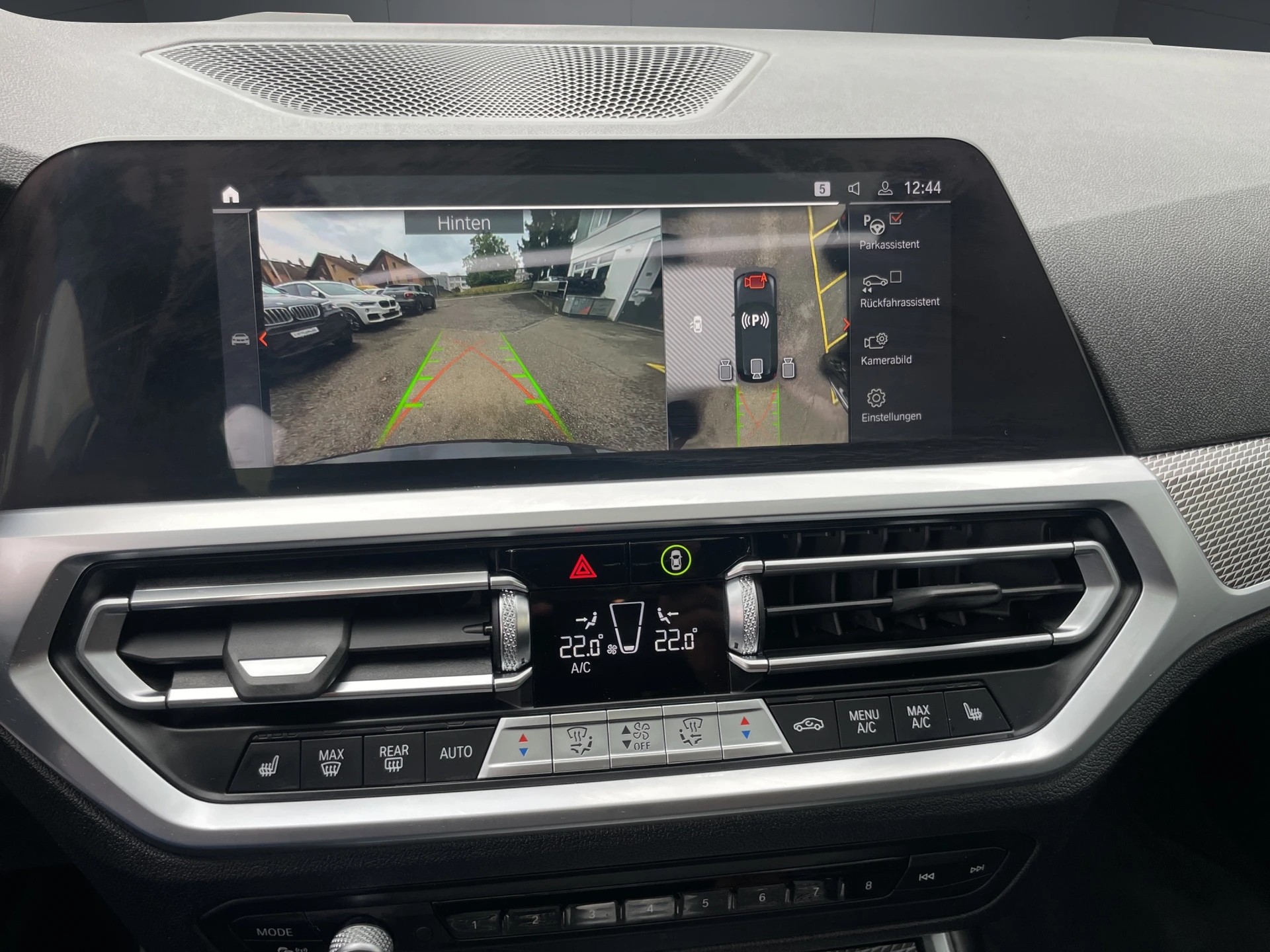 BMW 320d xDrive Touring M Sport Steptronic-image-10