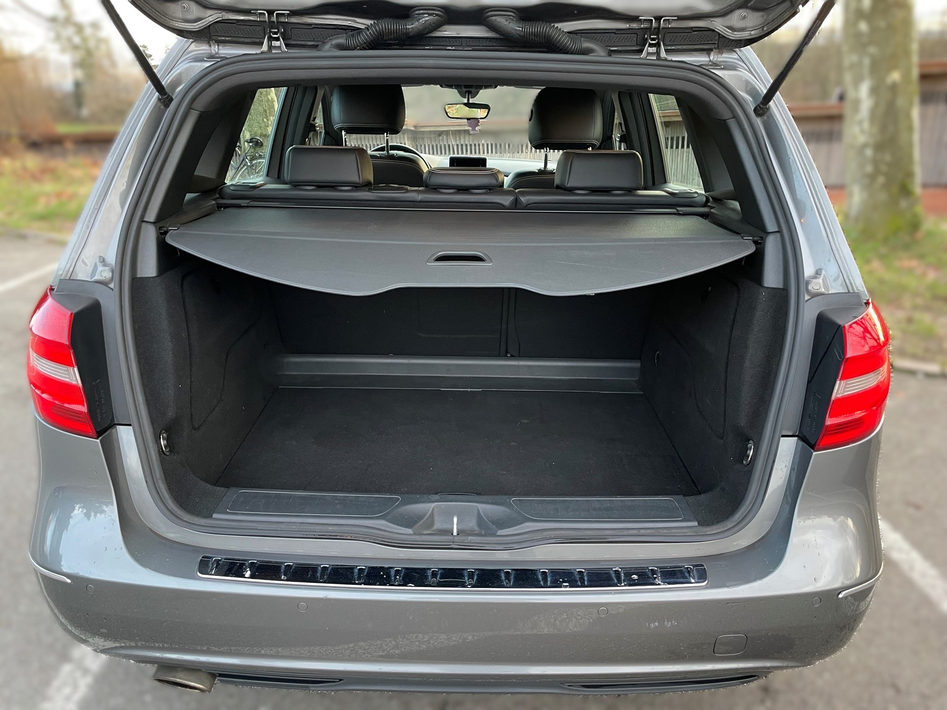 MERCEDES-BENZ B 180 Active Edition-image-4