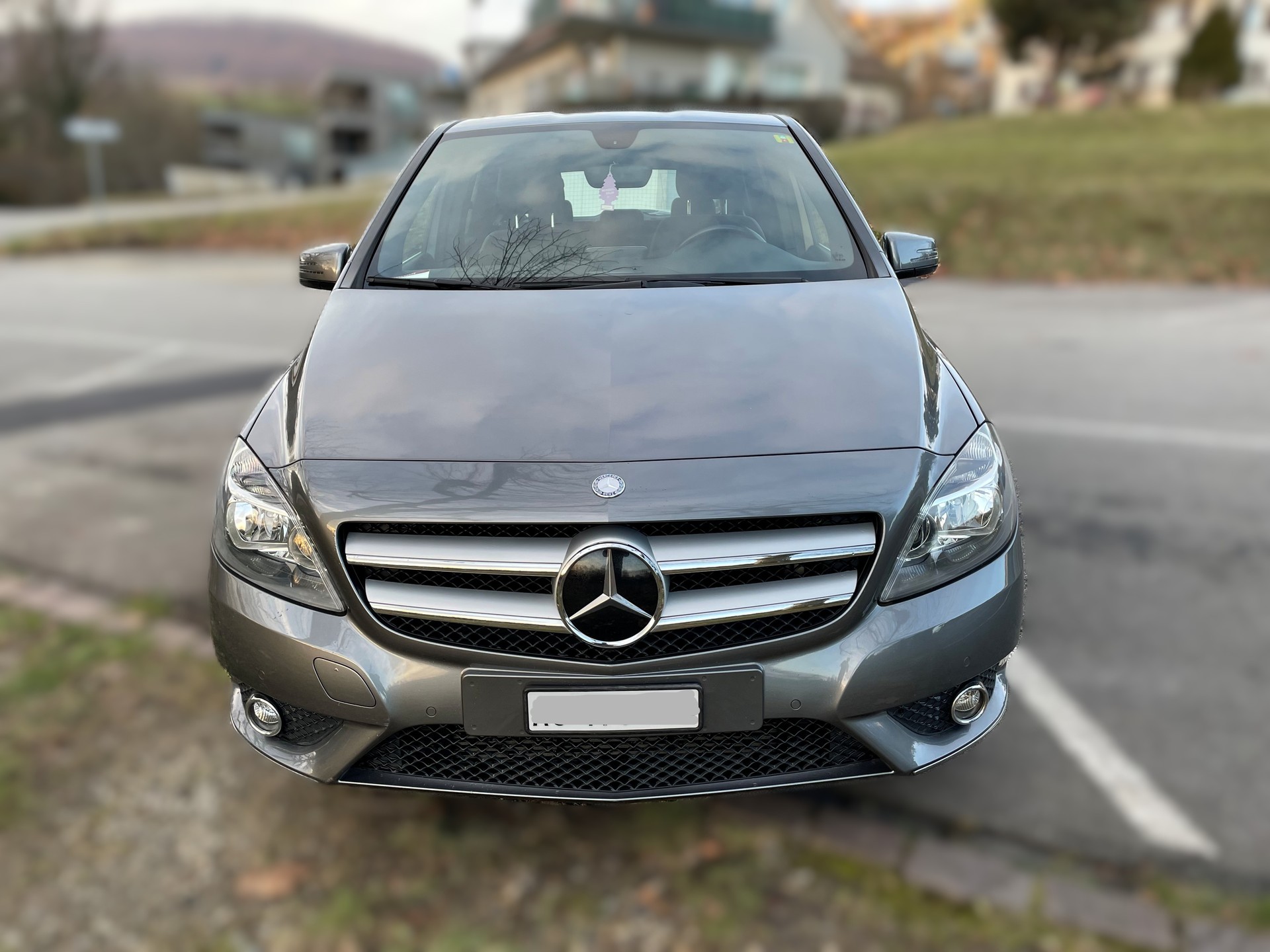 MERCEDES-BENZ B 180 Active Edition-image-2