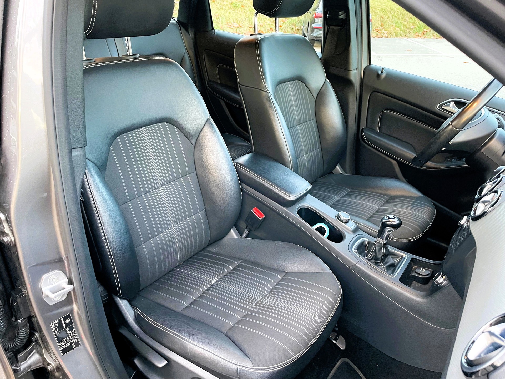 MERCEDES-BENZ B 180 Active Edition-image-8